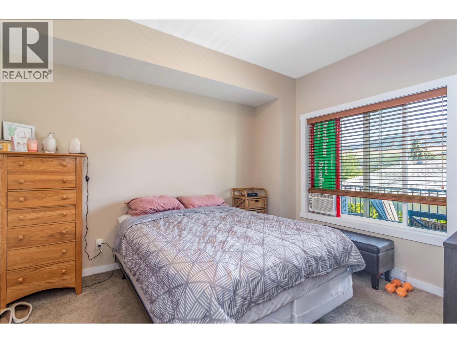 205 Highway 33 E