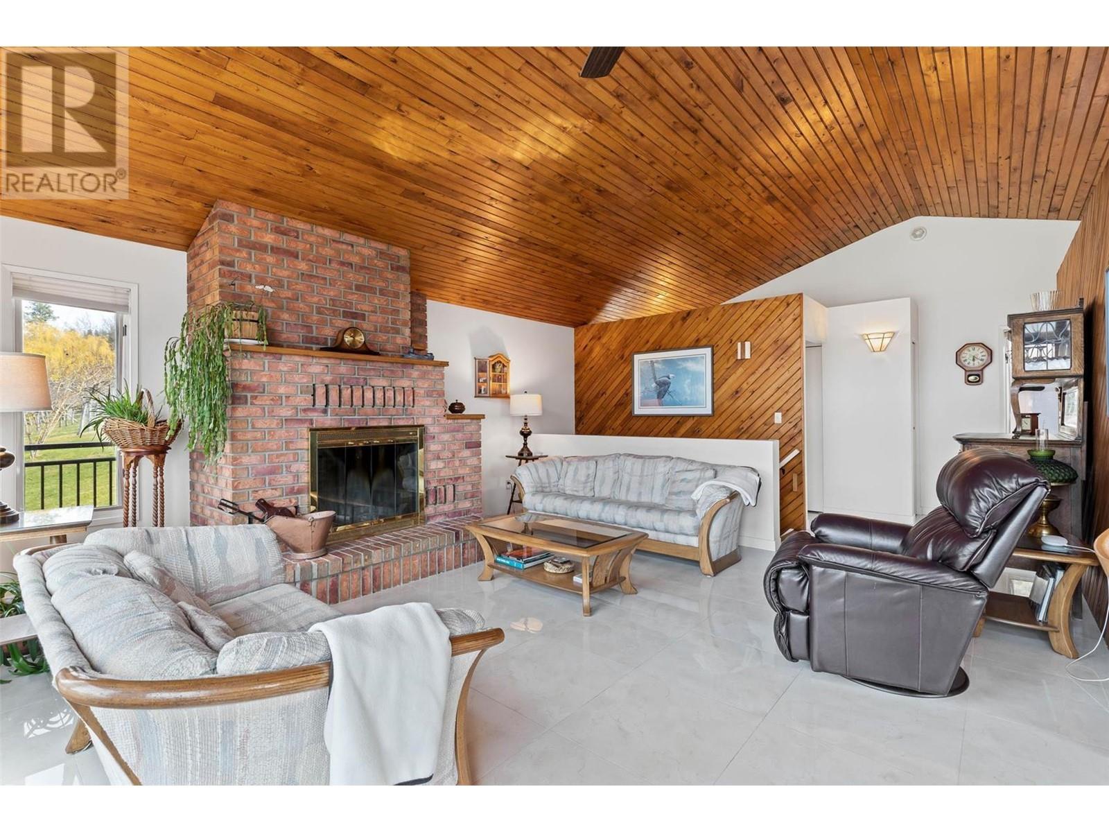 9983 Okanagan Centre Road W
