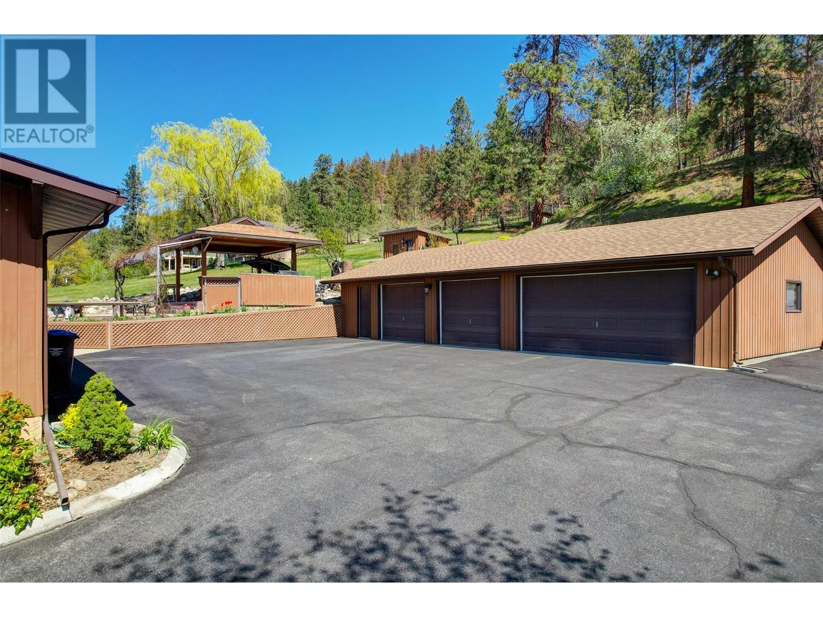 9983 Okanagan Centre Road W