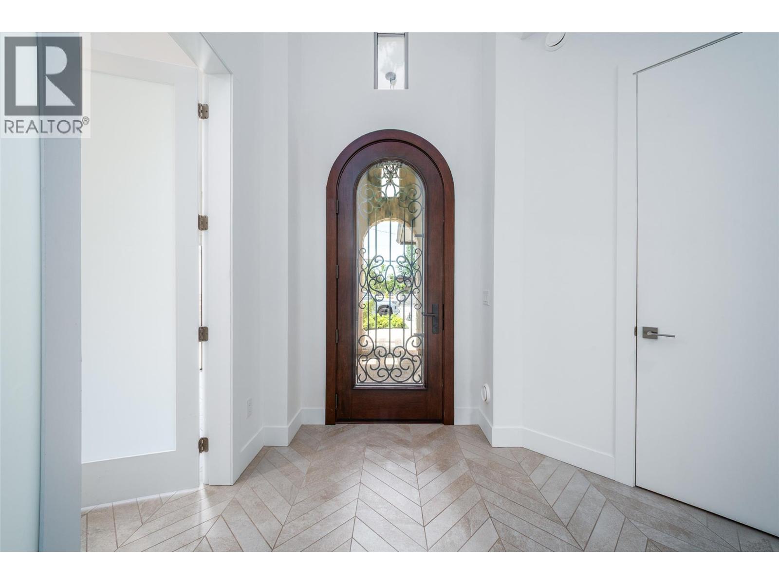 3567 Lakeshore Road
