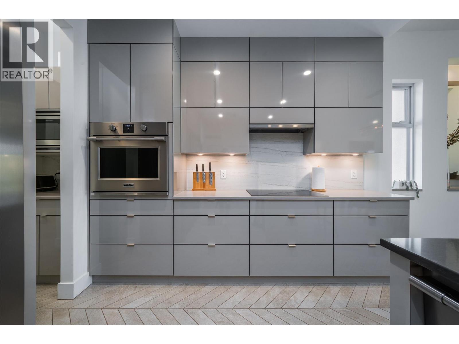 3567 Lakeshore Road