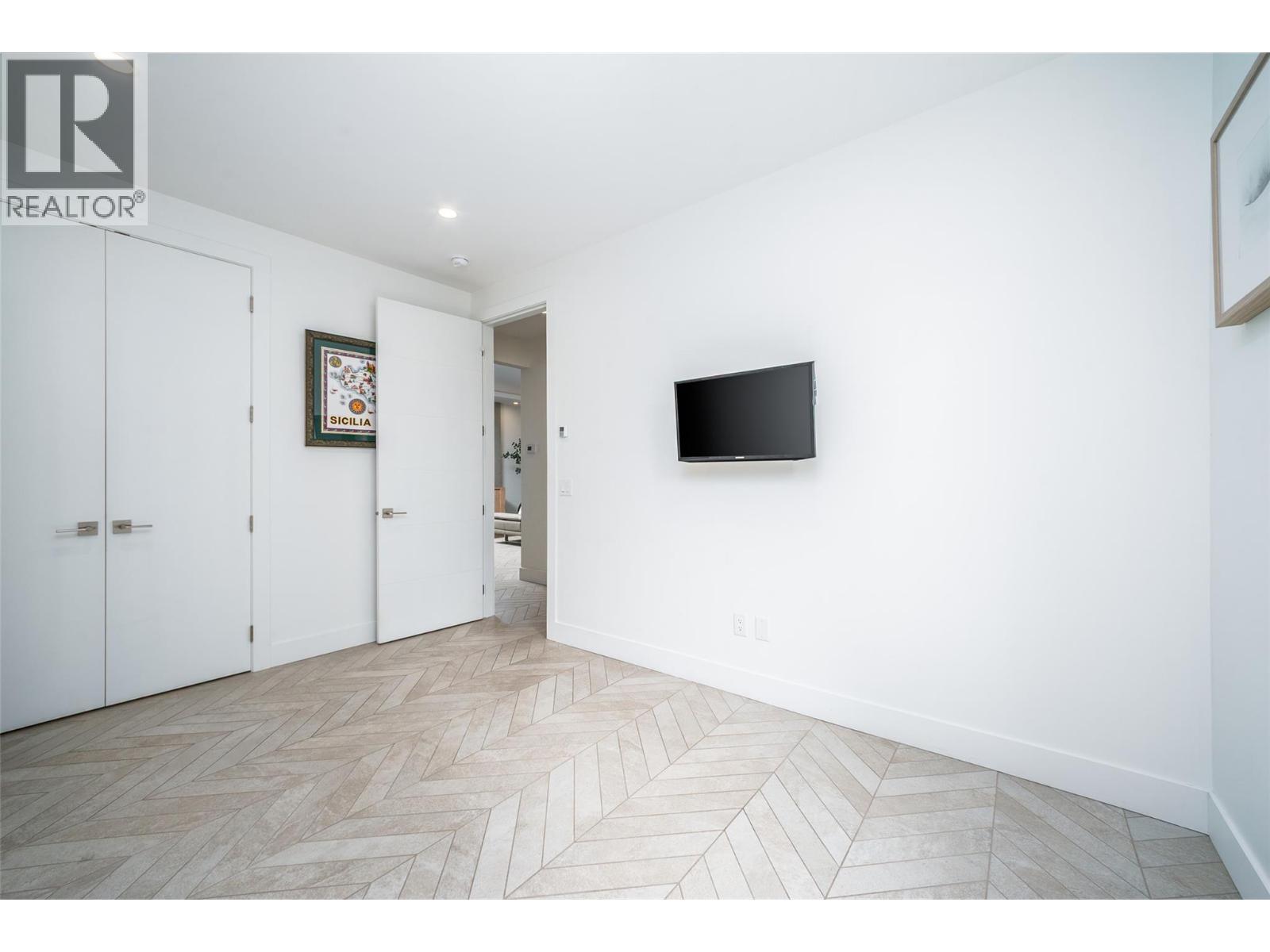 3567 Lakeshore Road