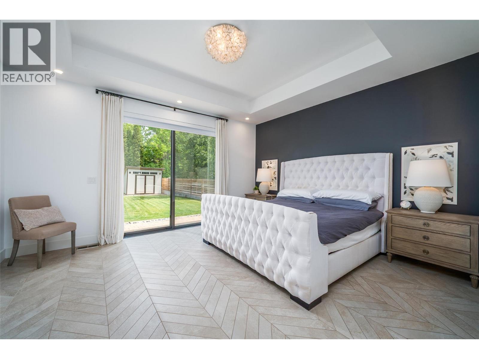 3567 Lakeshore Road