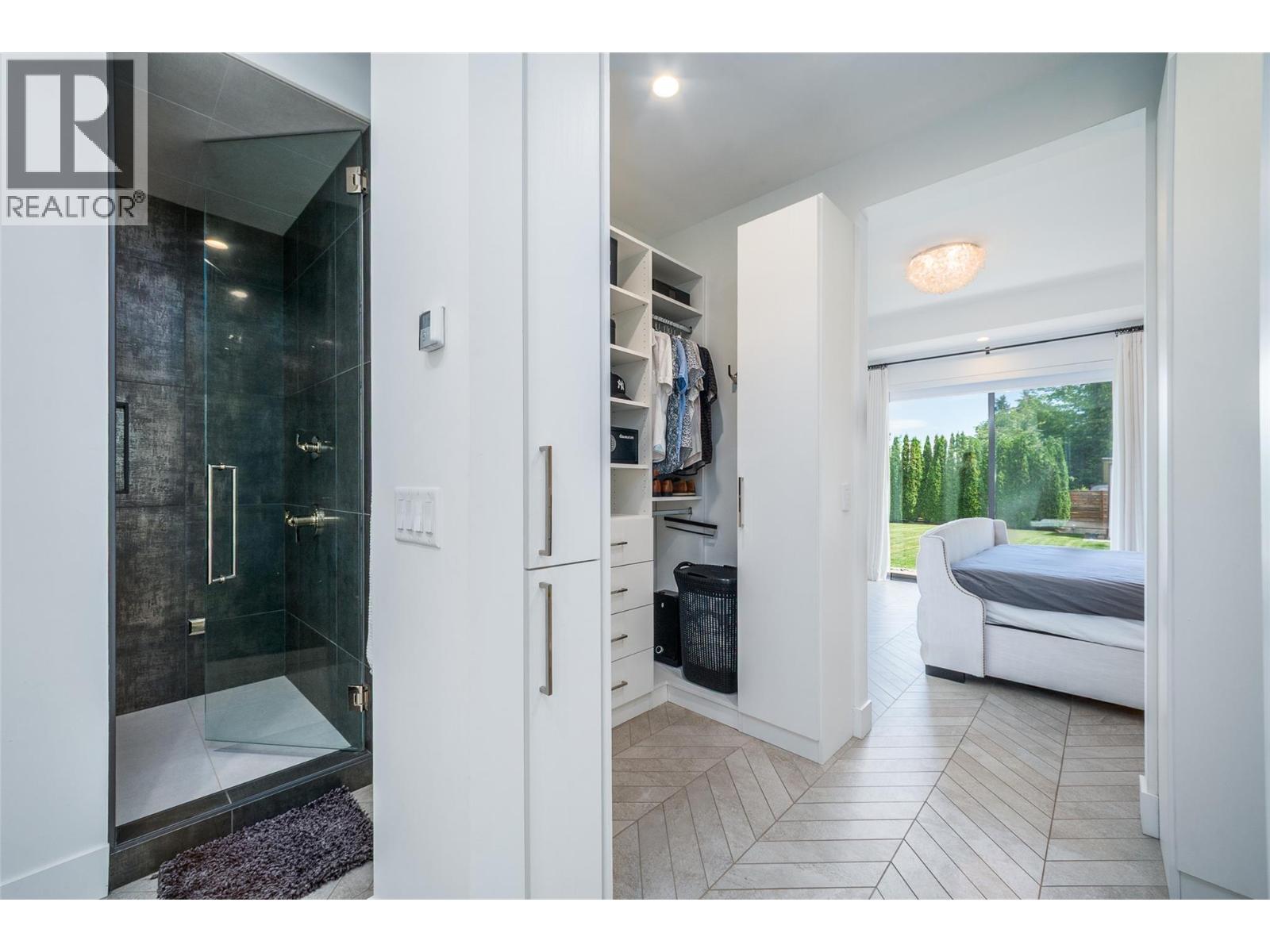 3567 Lakeshore Road
