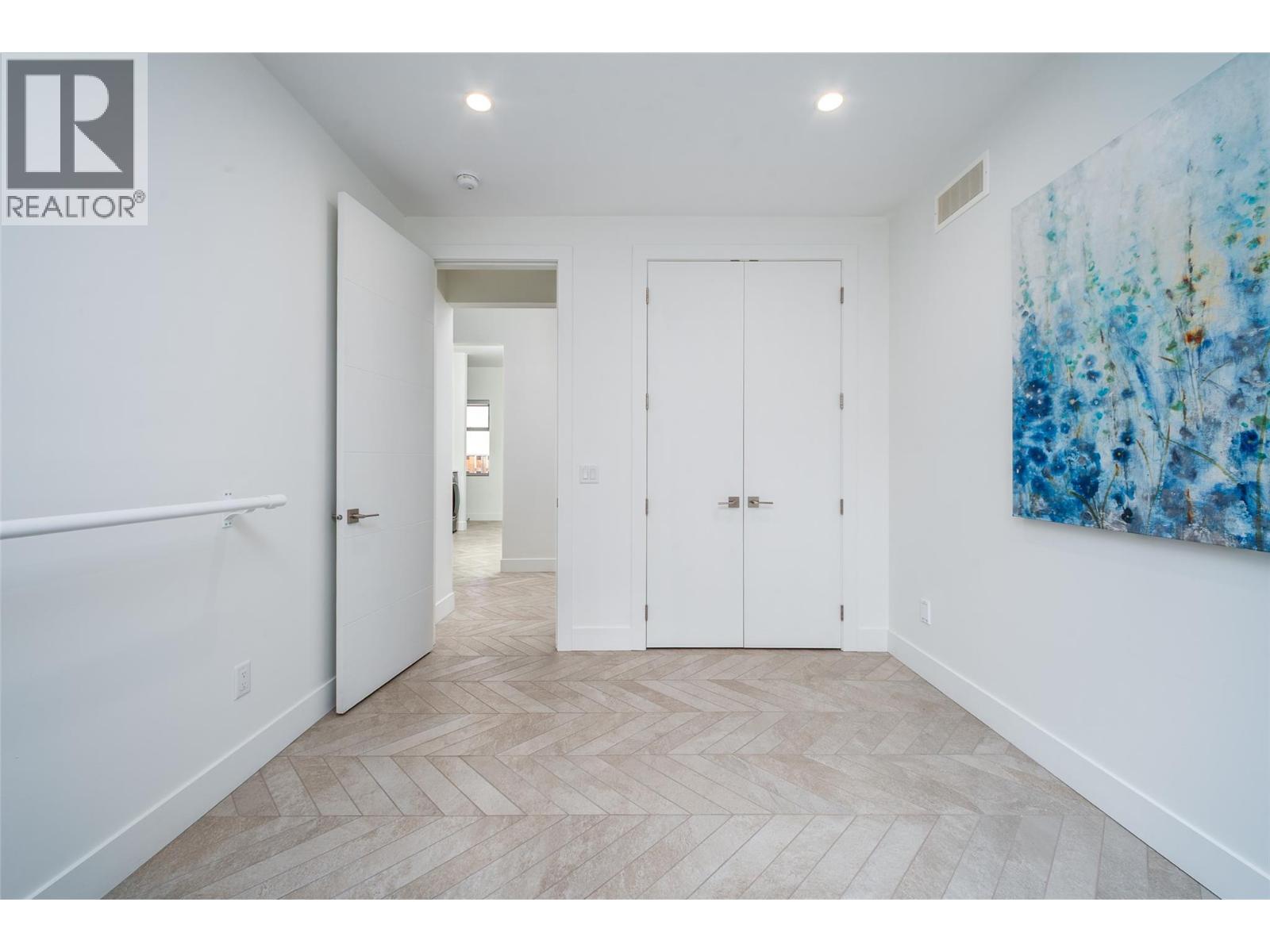 3567 Lakeshore Road