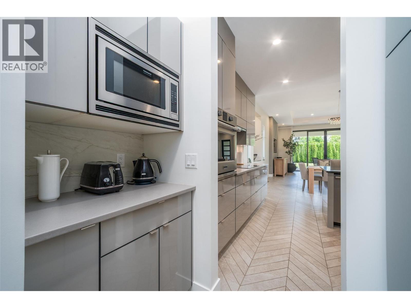 3567 Lakeshore Road