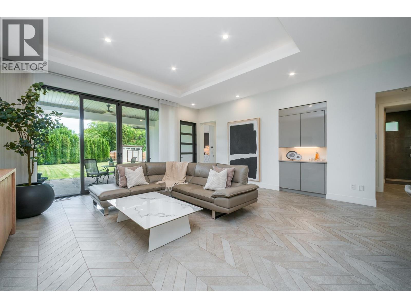 3567 Lakeshore Road