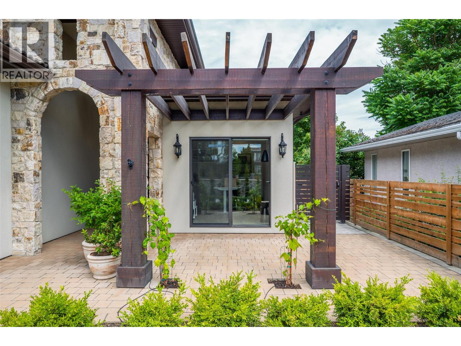 3567 Lakeshore Road