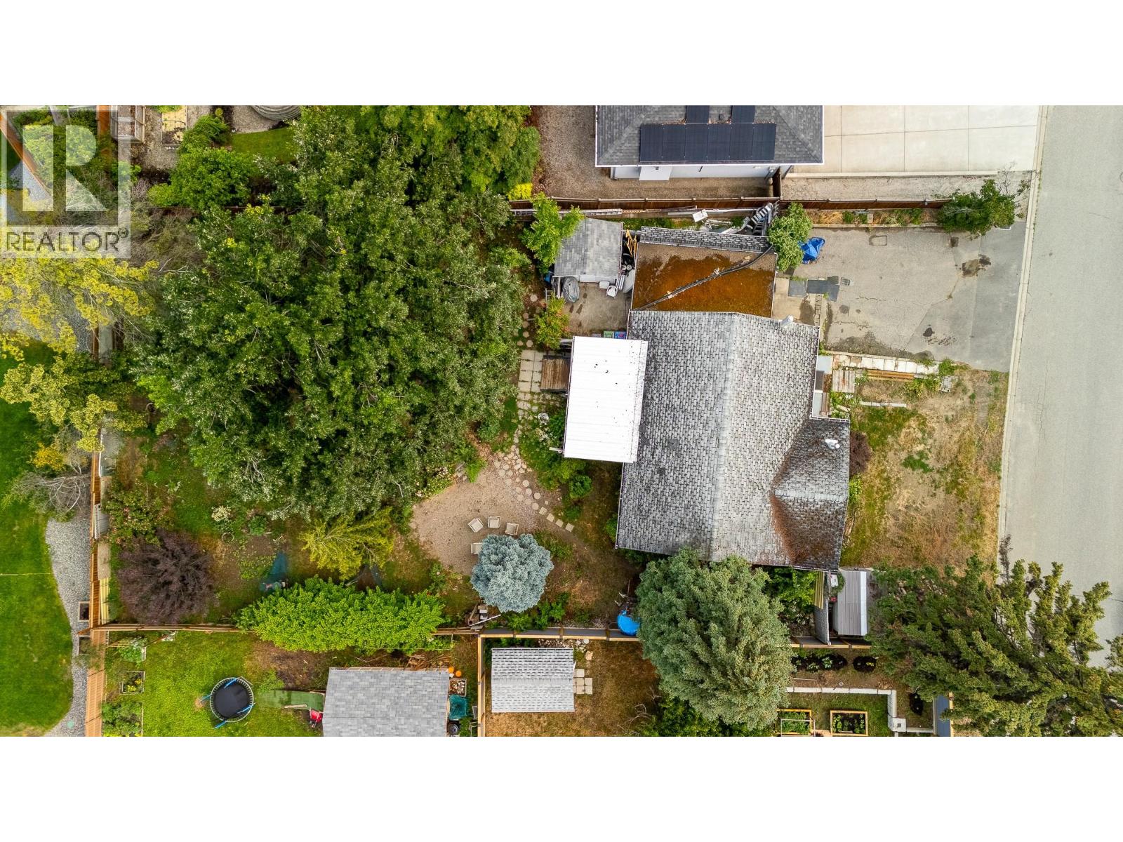 988 Glengarry Street
