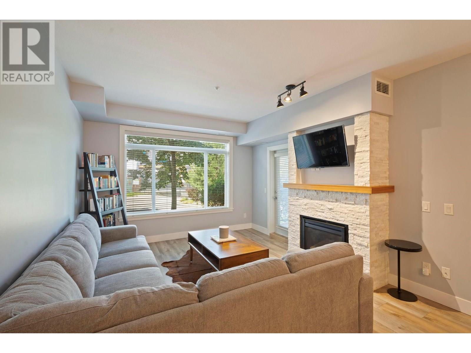 2532 Shoreline Drive Unit# 102