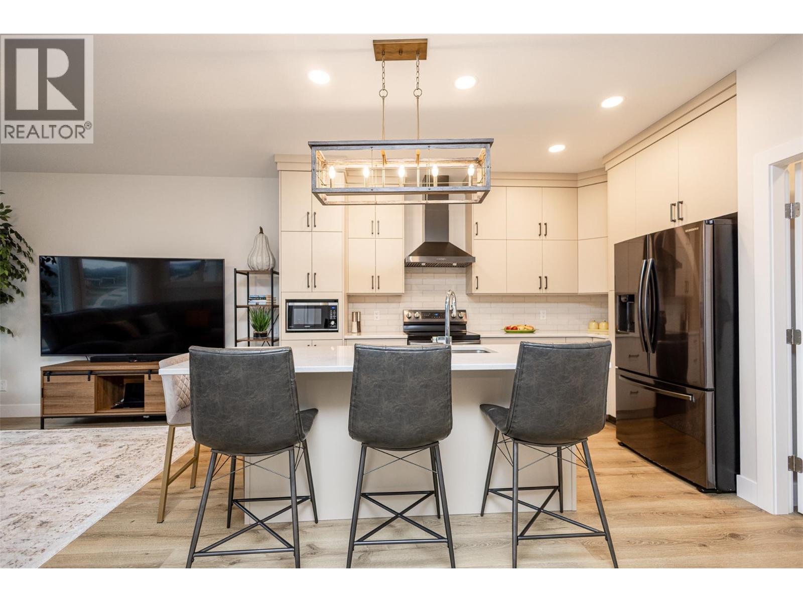 2118 Ryegrass Road