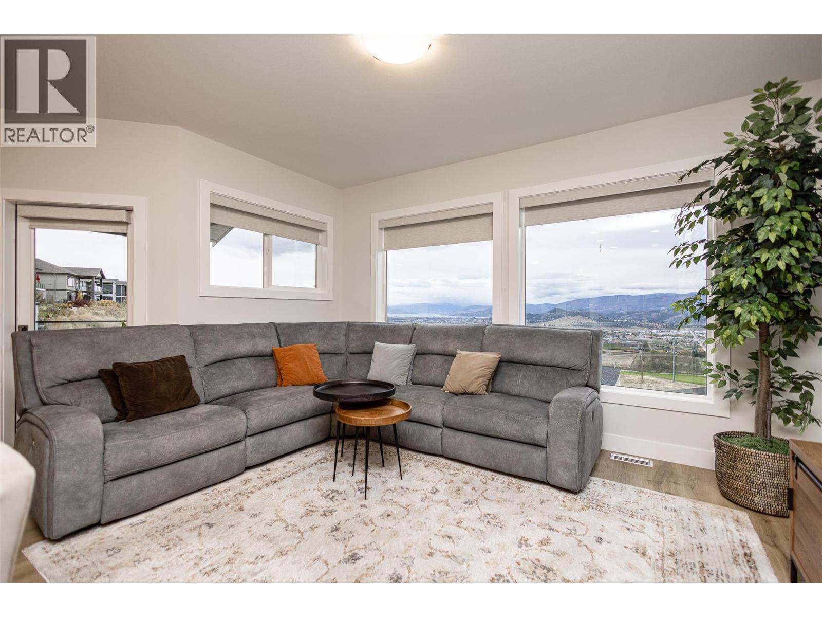 2118 Ryegrass Road