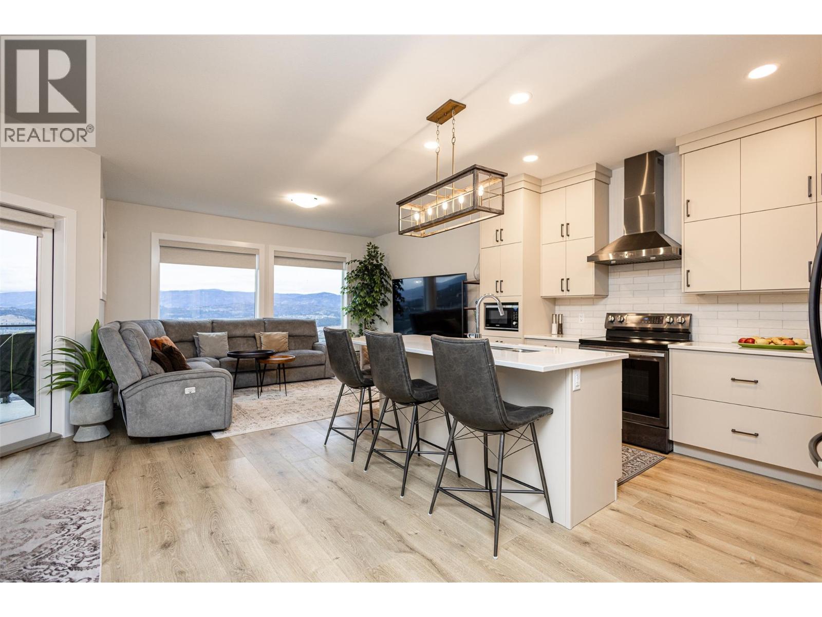 2118 Ryegrass Road