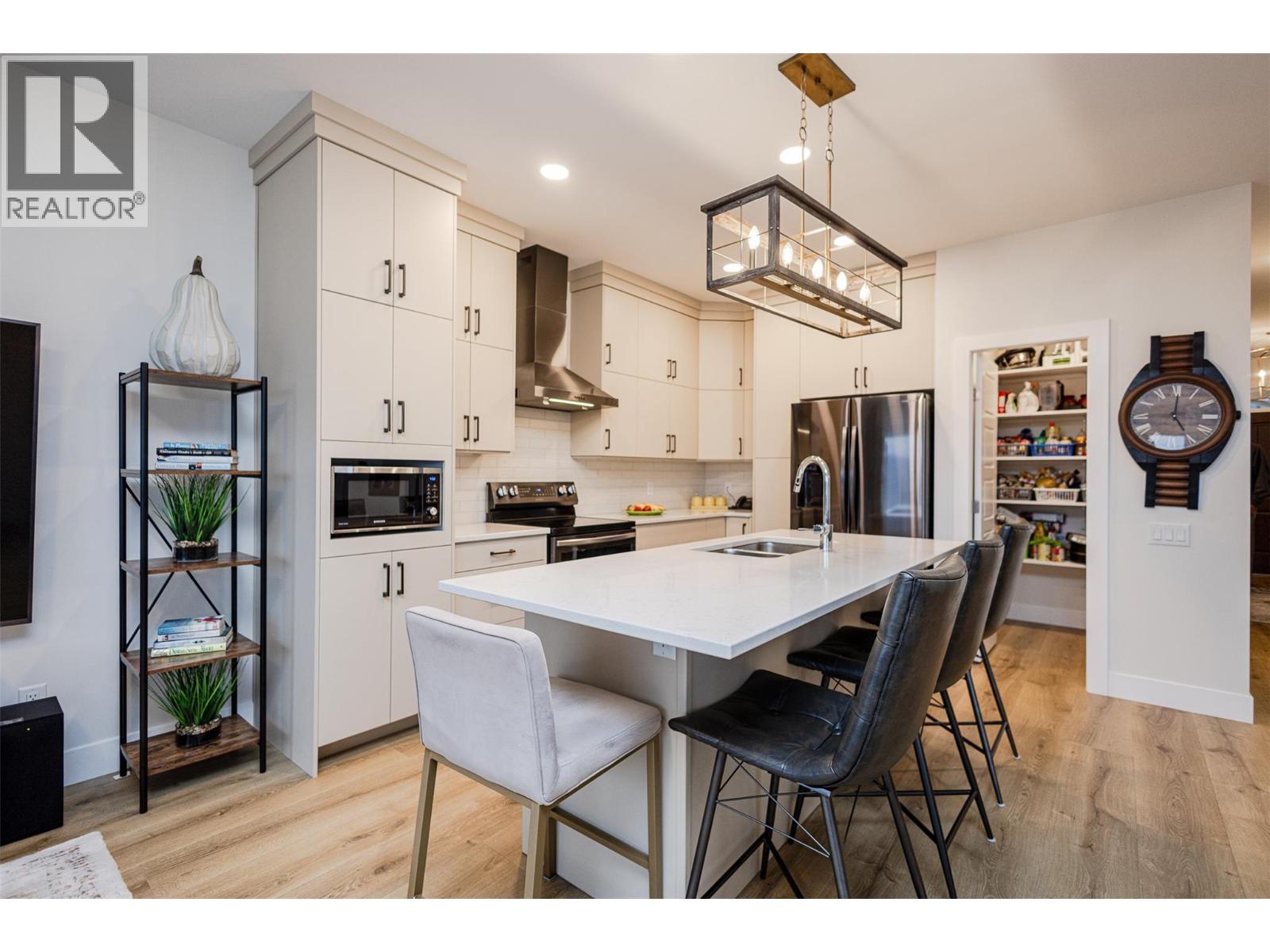 2118 Ryegrass Road