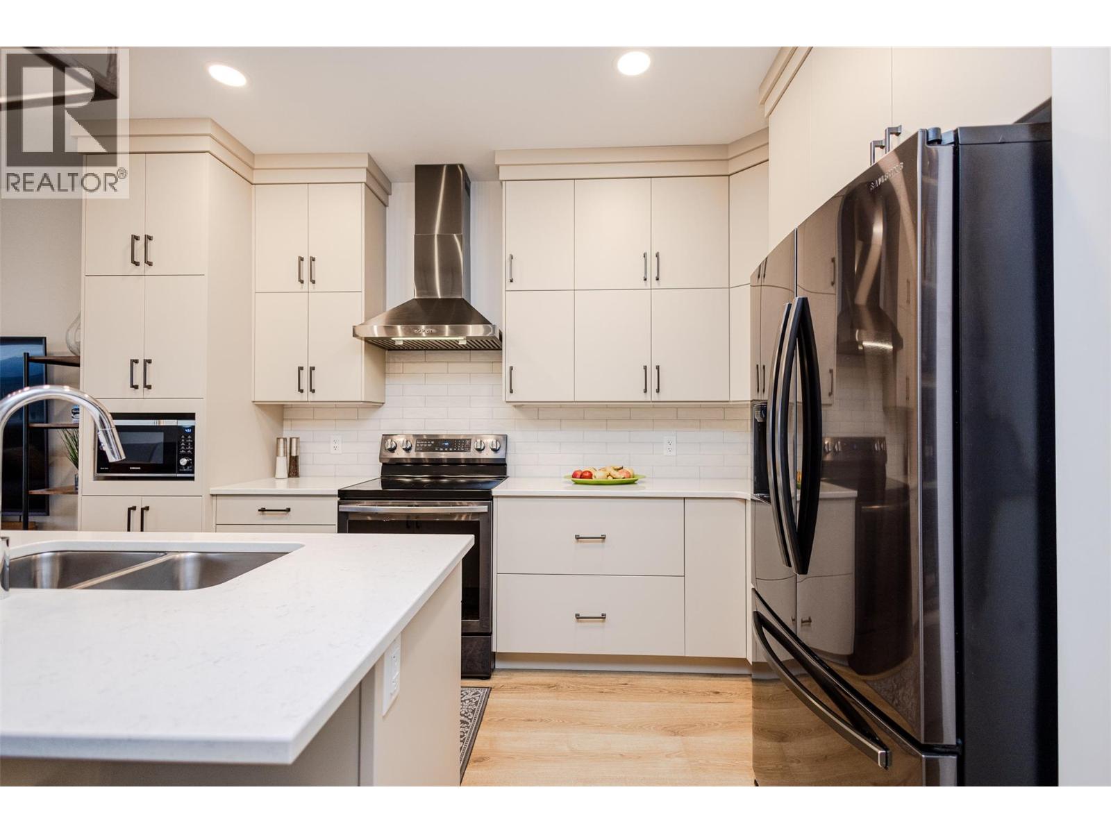 2118 Ryegrass Road
