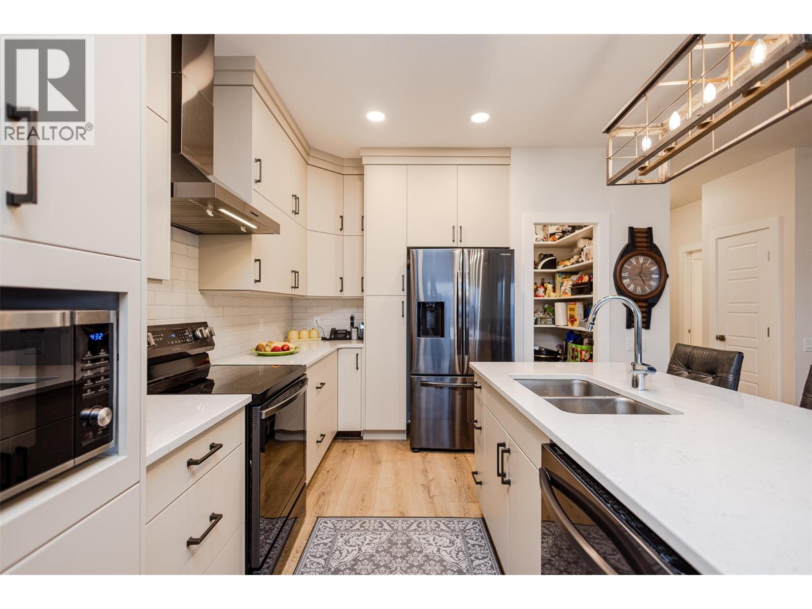 2118 Ryegrass Road
