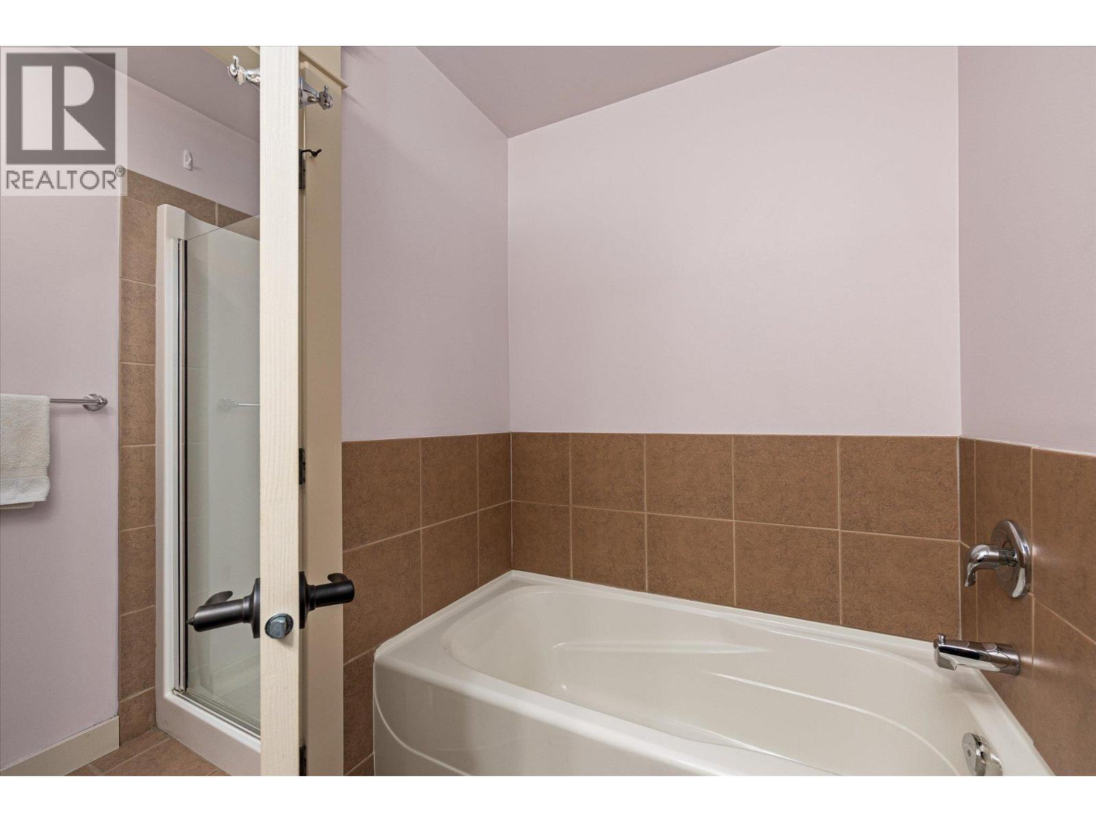 2070 Boucherie Road Unit# 402