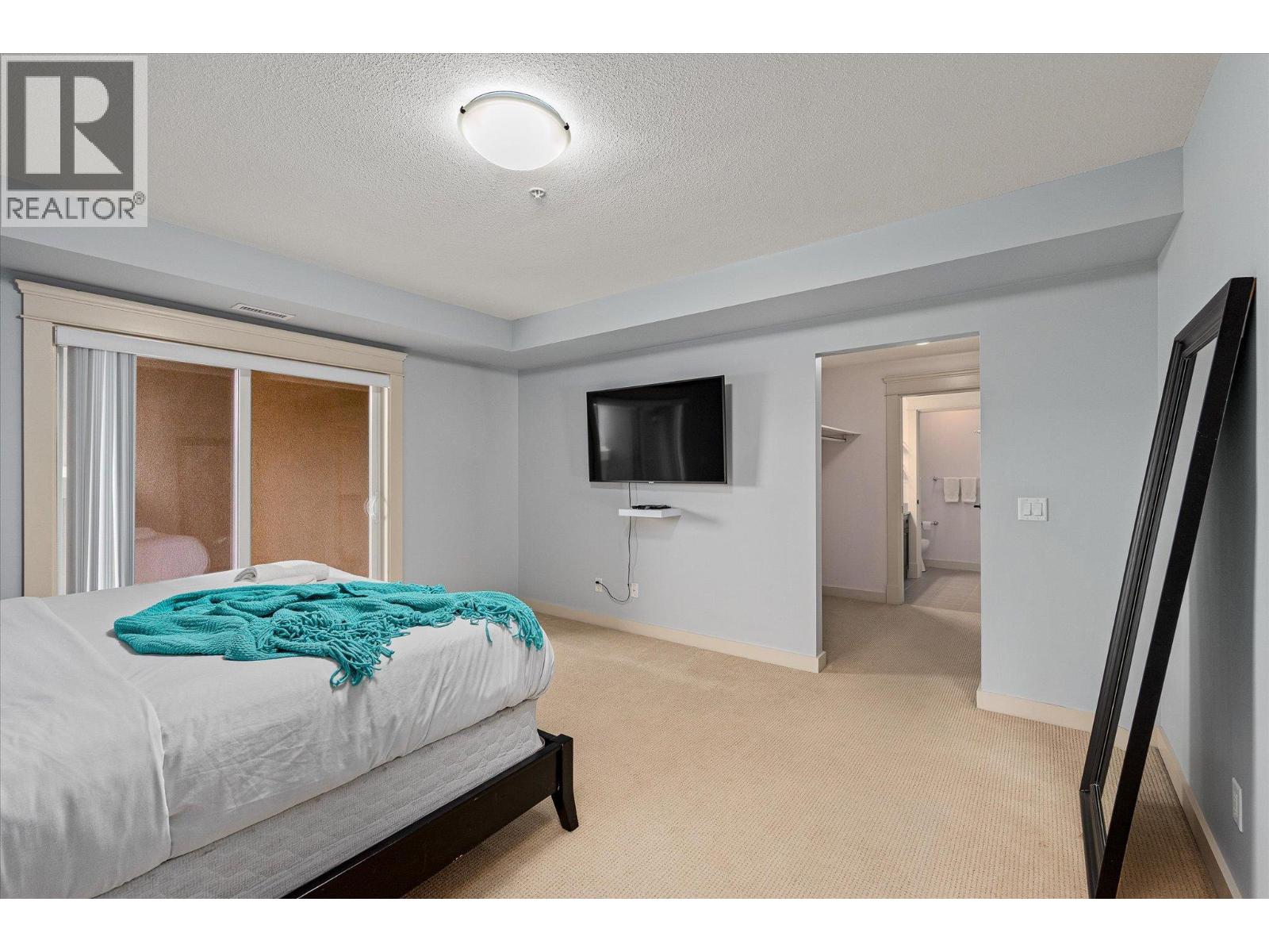 2070 Boucherie Road Unit# 402