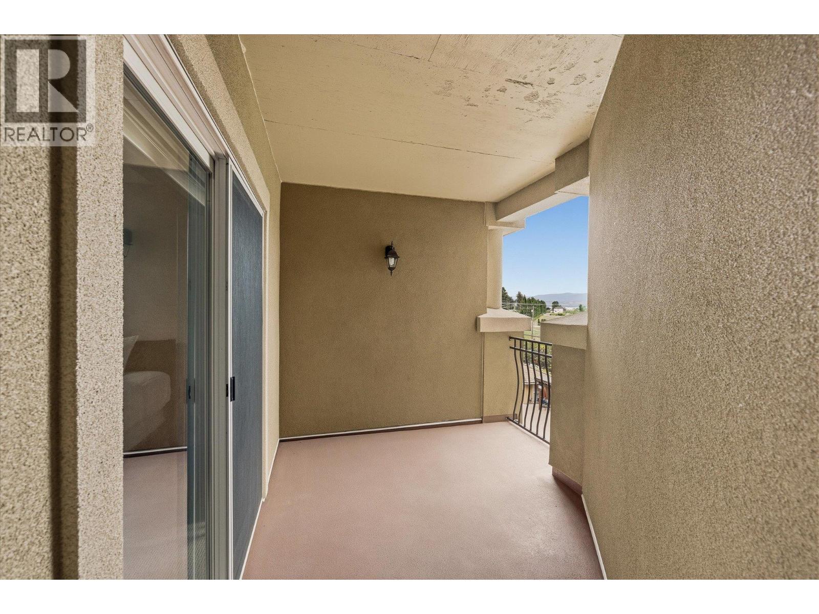 2070 Boucherie Road Unit# 402