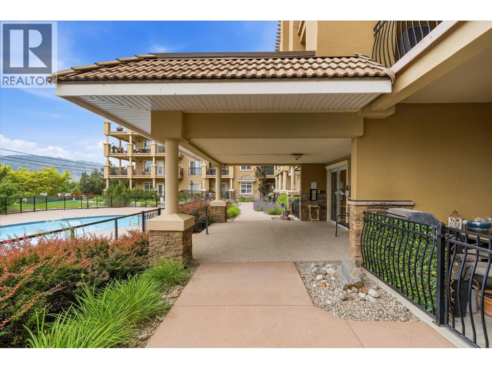 2070 Boucherie Road Unit# 402
