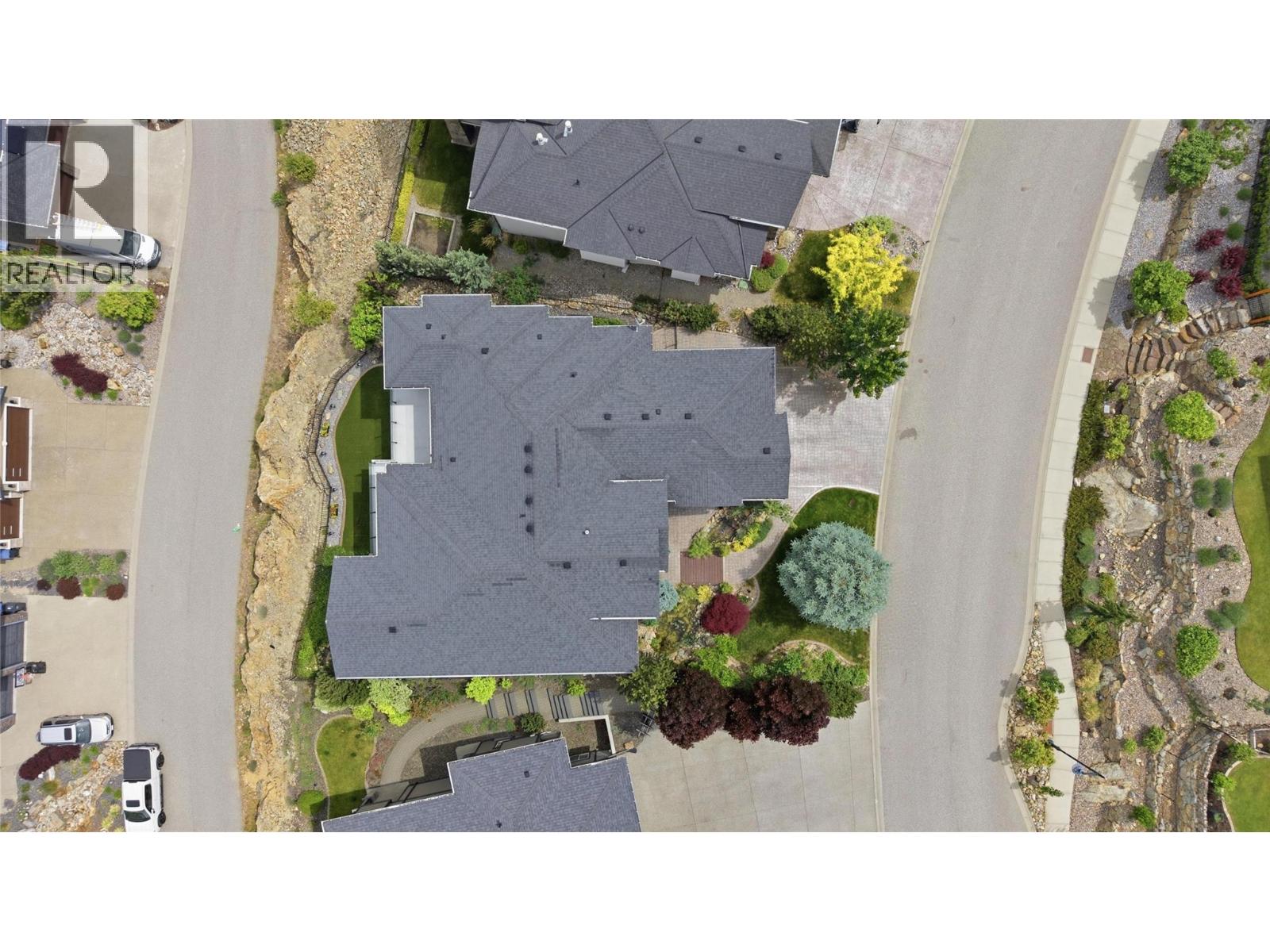 990 Hewetson Avenue