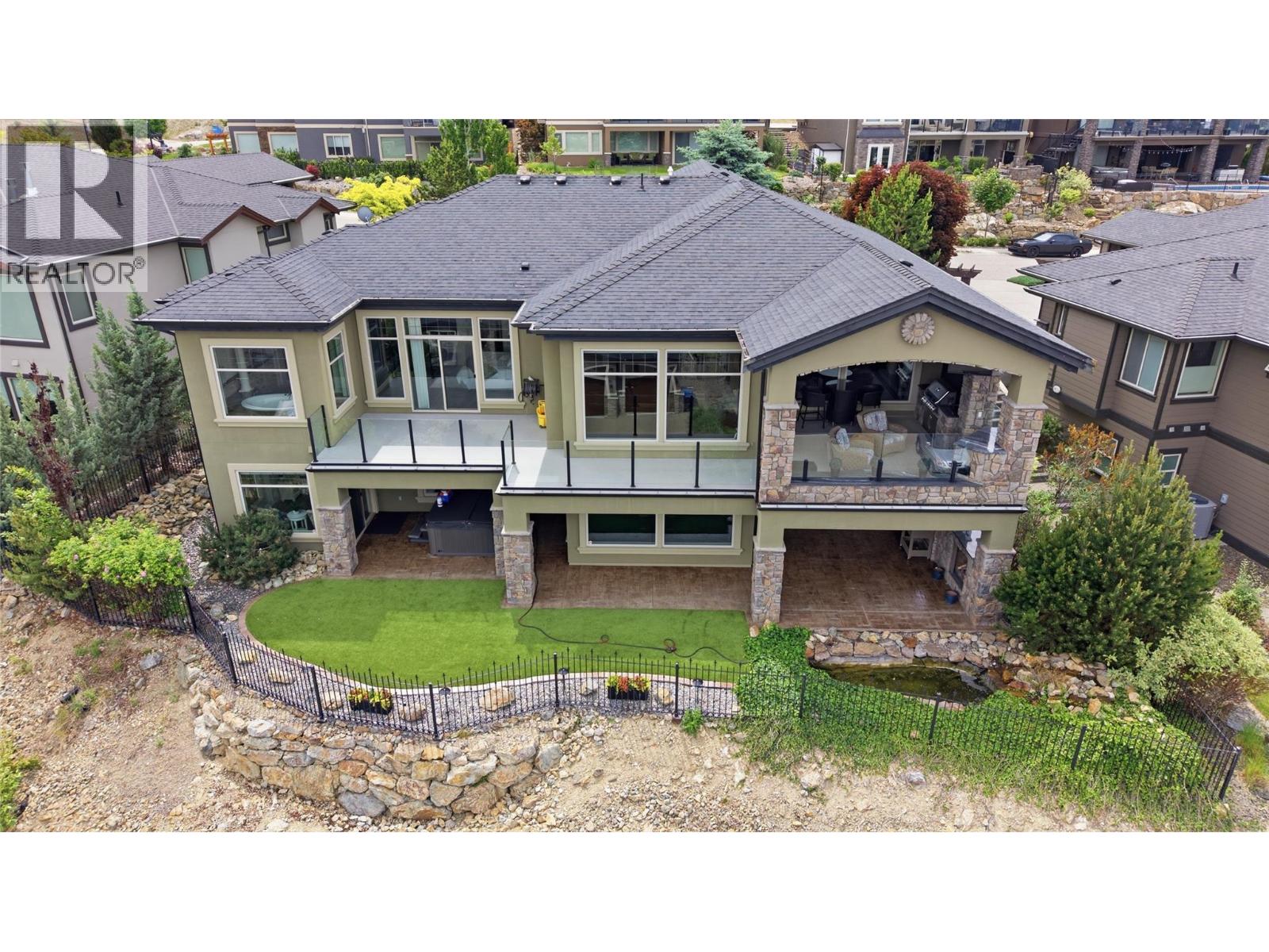 990 Hewetson Avenue