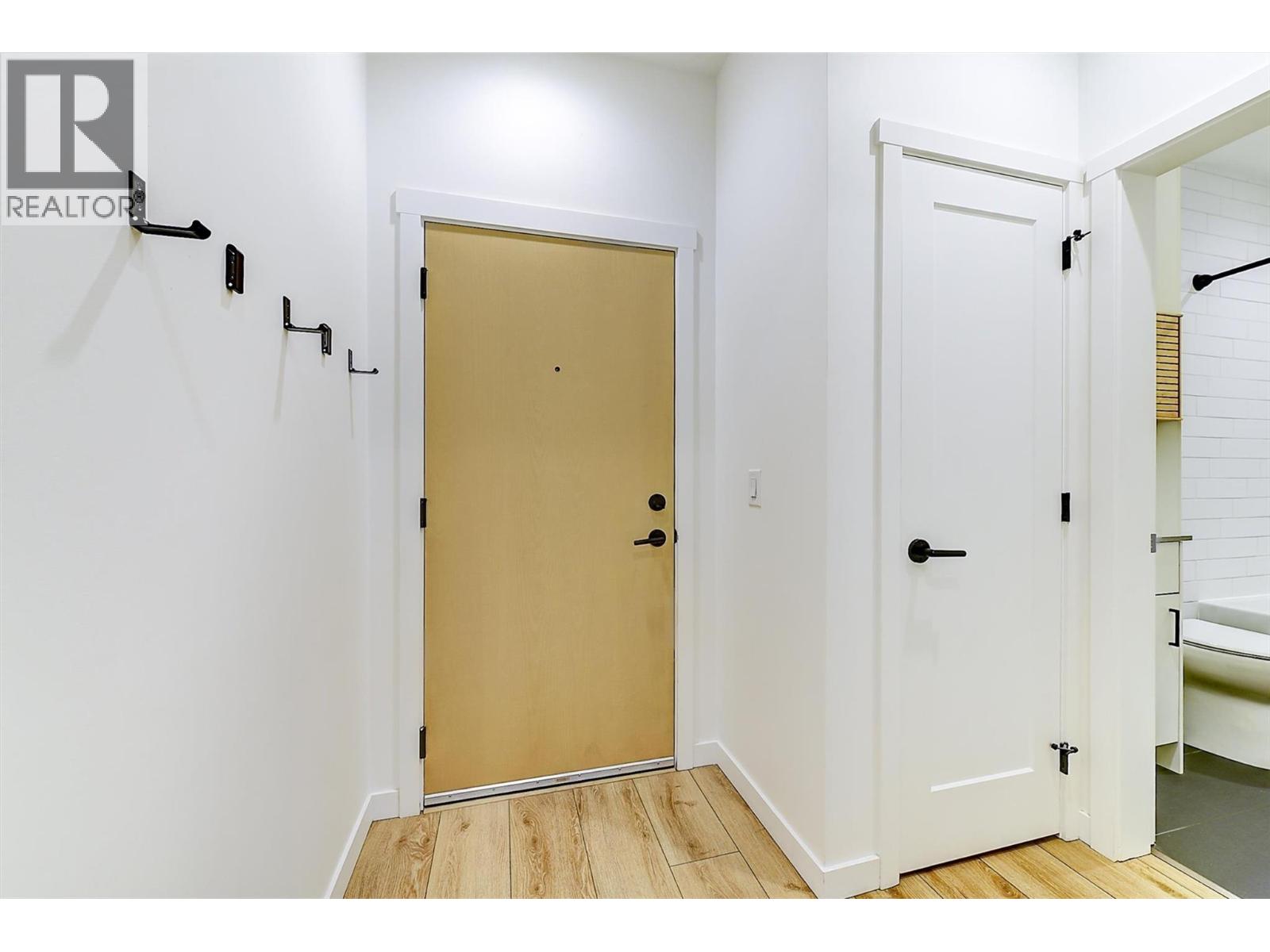 660 Cawston Avenue N Unit# 106