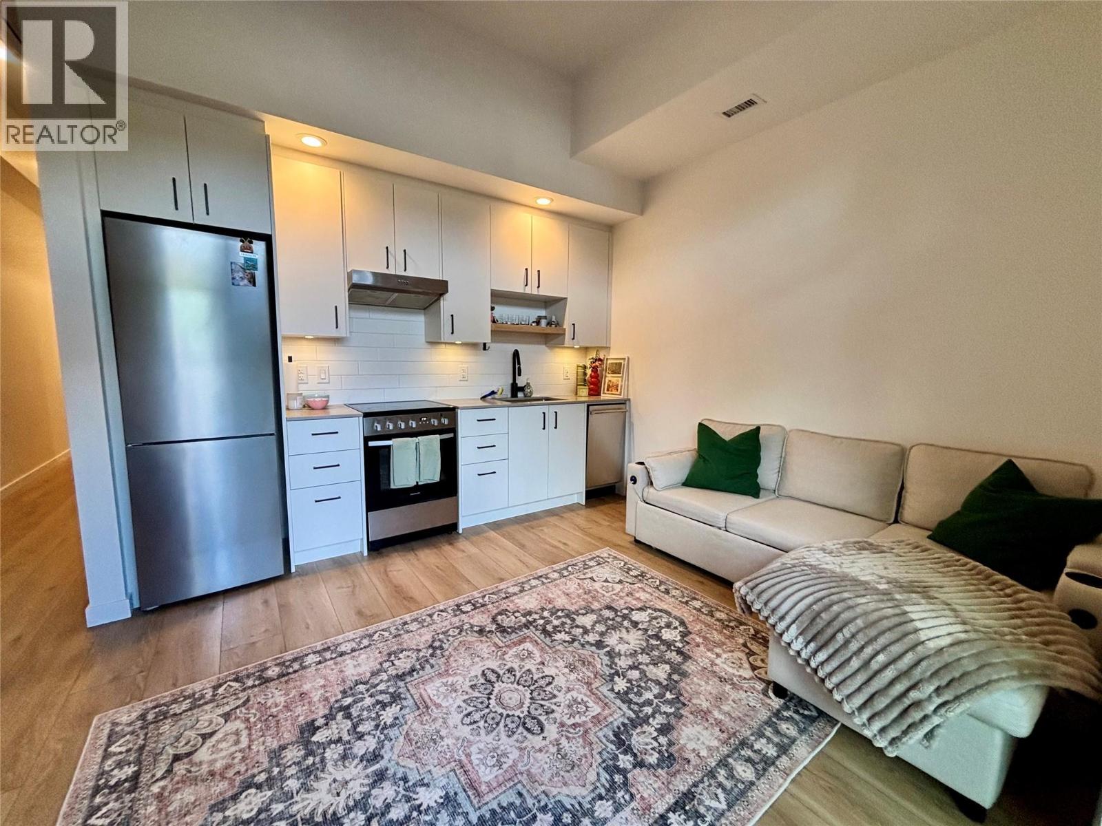 660 Cawston Avenue N Unit# 106