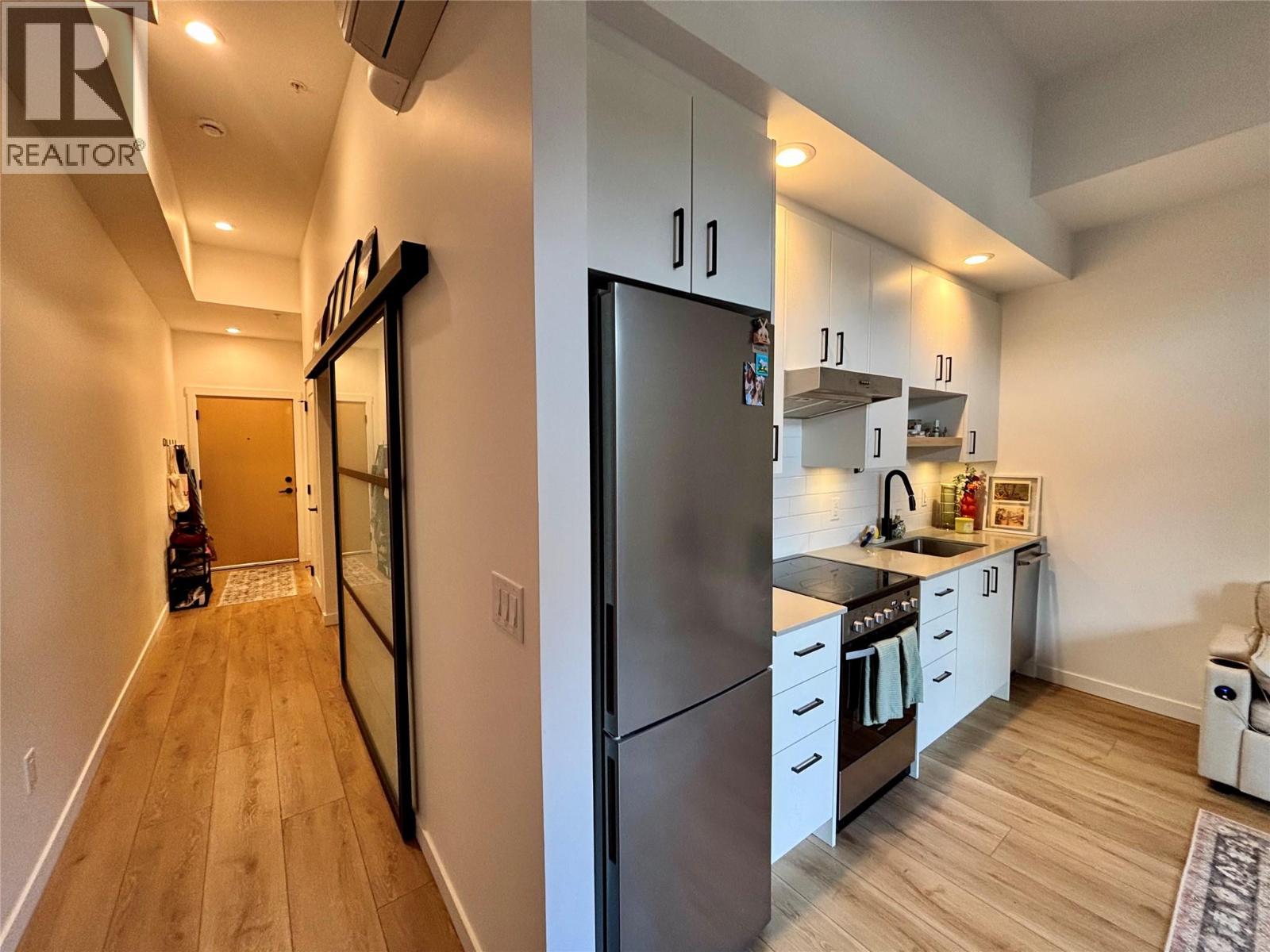 660 Cawston Avenue N Unit# 106