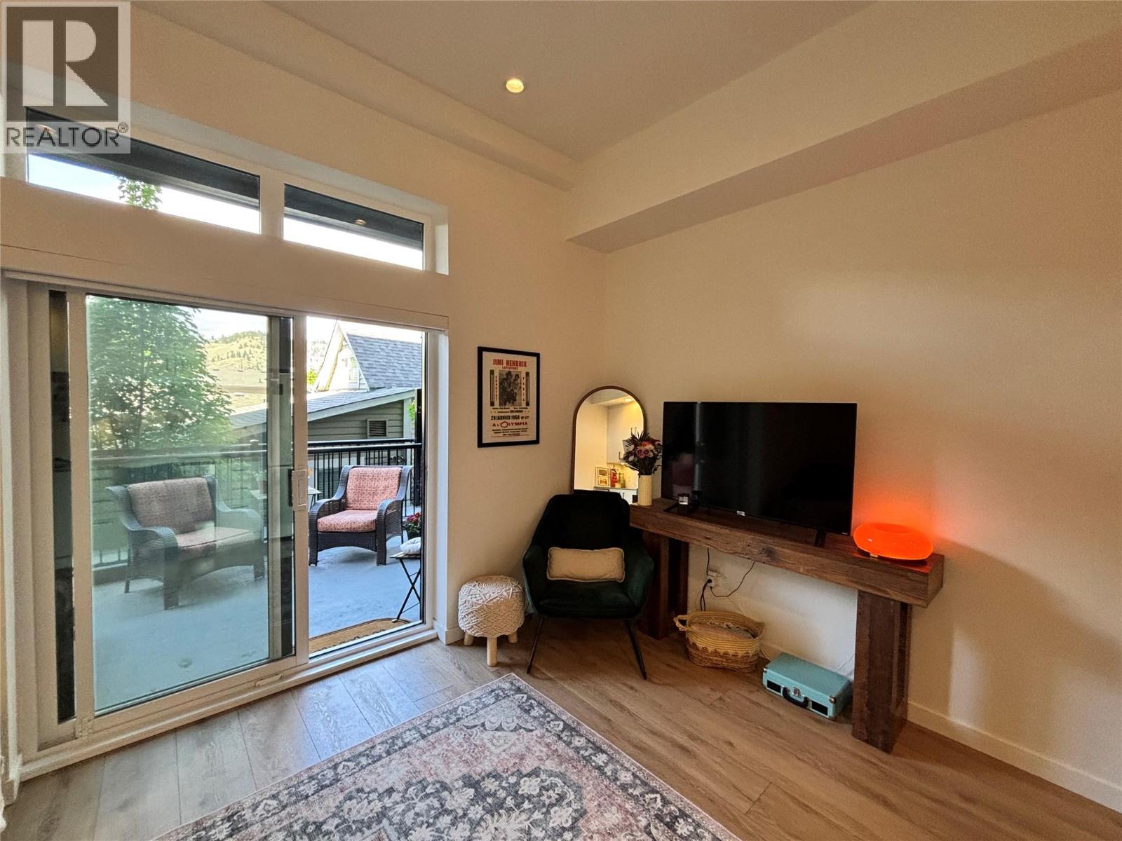 660 Cawston Avenue N Unit# 106