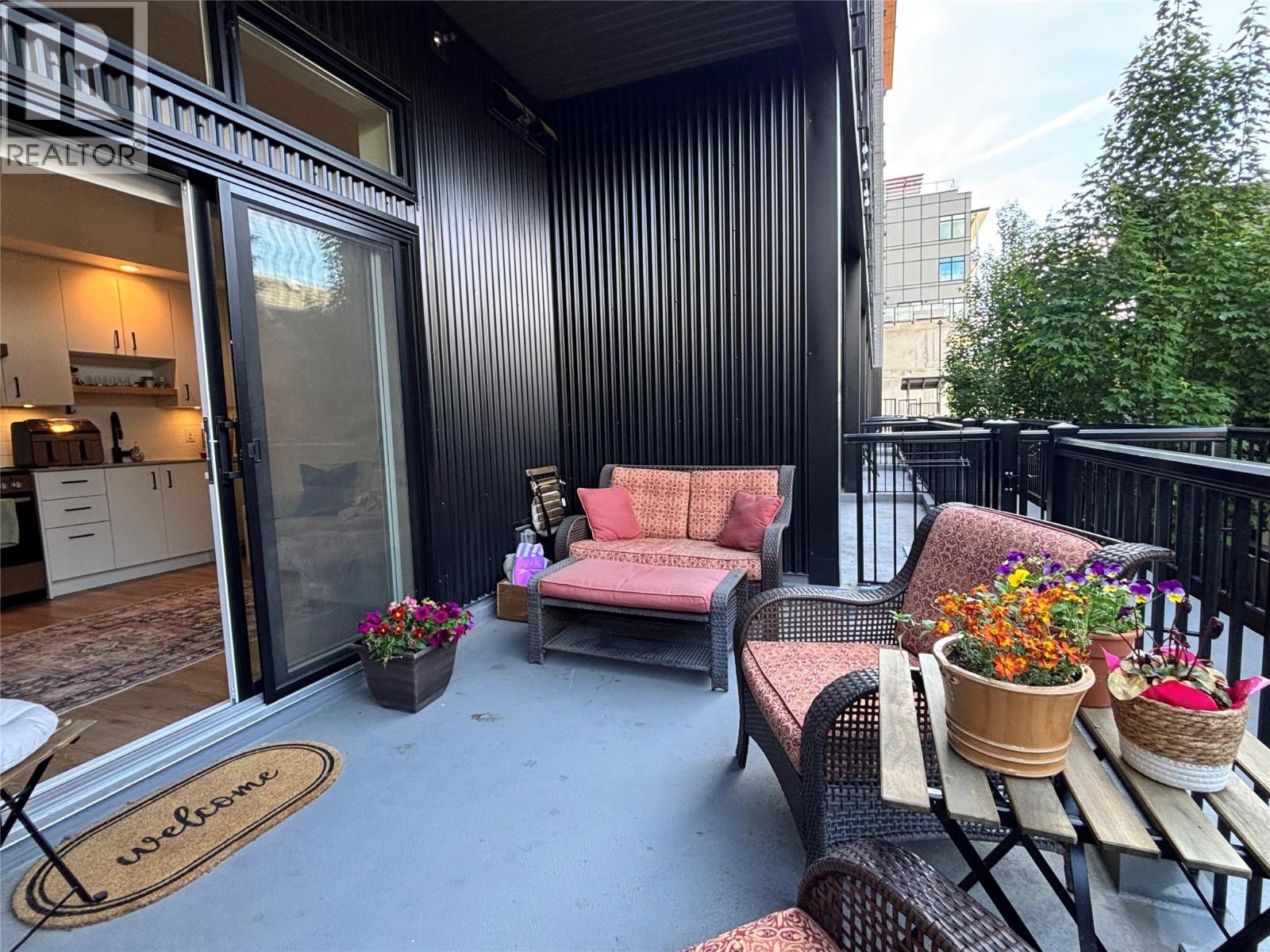 660 Cawston Avenue N Unit# 106