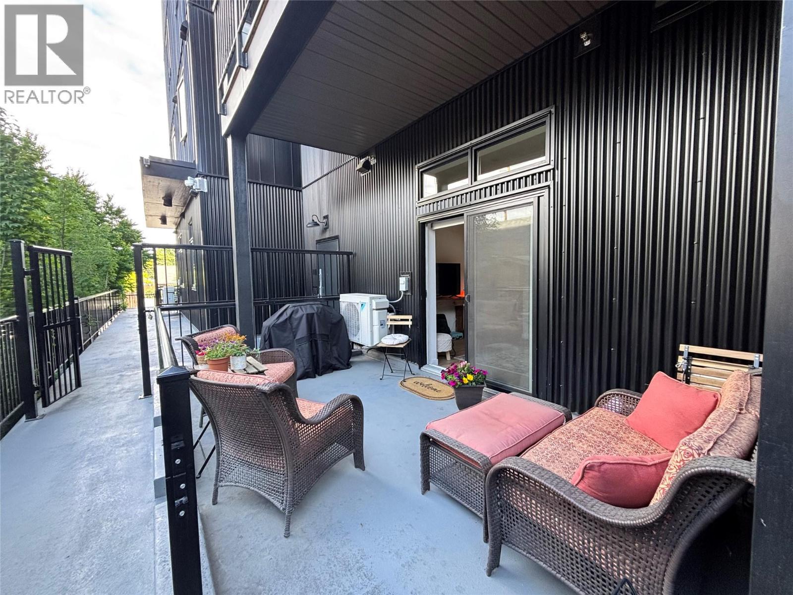 660 Cawston Avenue N Unit# 106