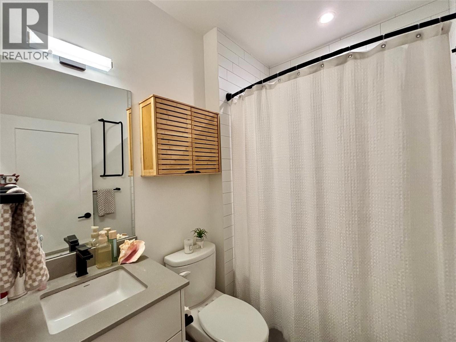 660 Cawston Avenue N Unit# 106