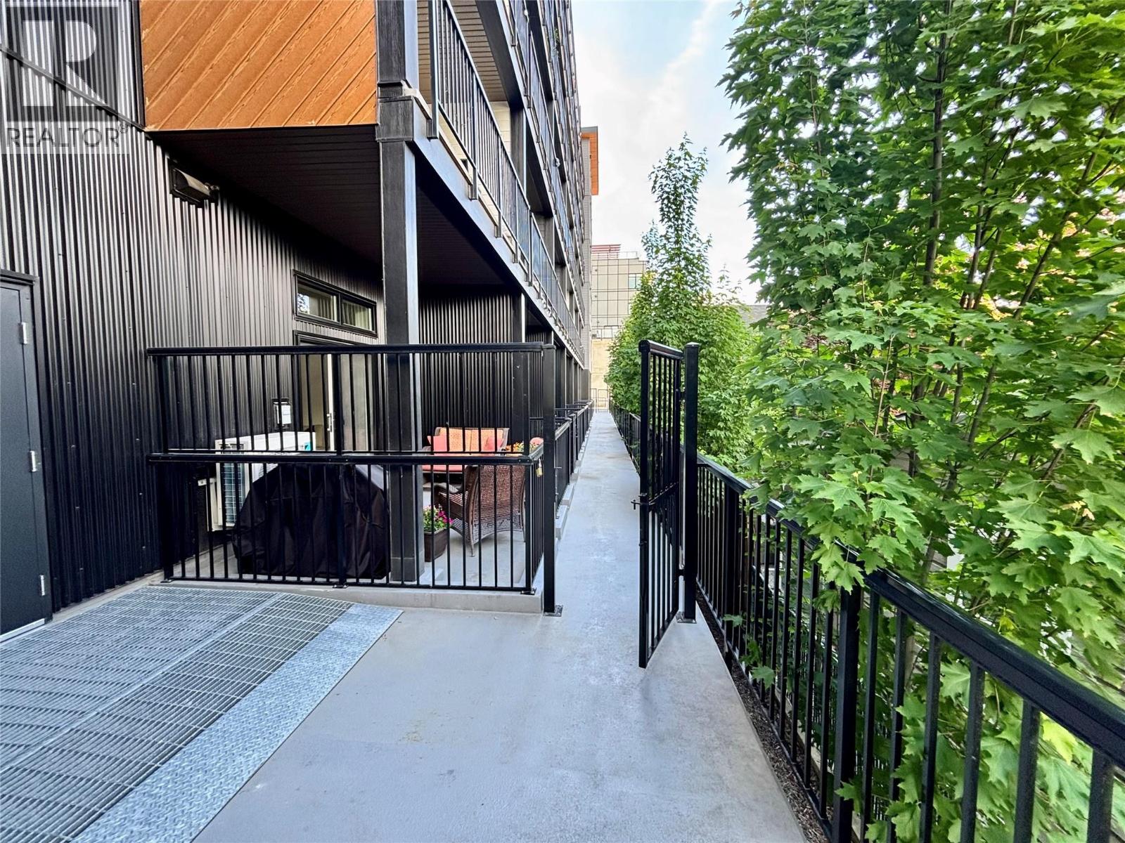 660 Cawston Avenue N Unit# 106