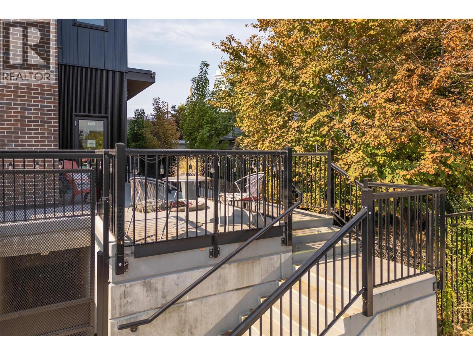 660 Cawston Avenue N Unit# 106