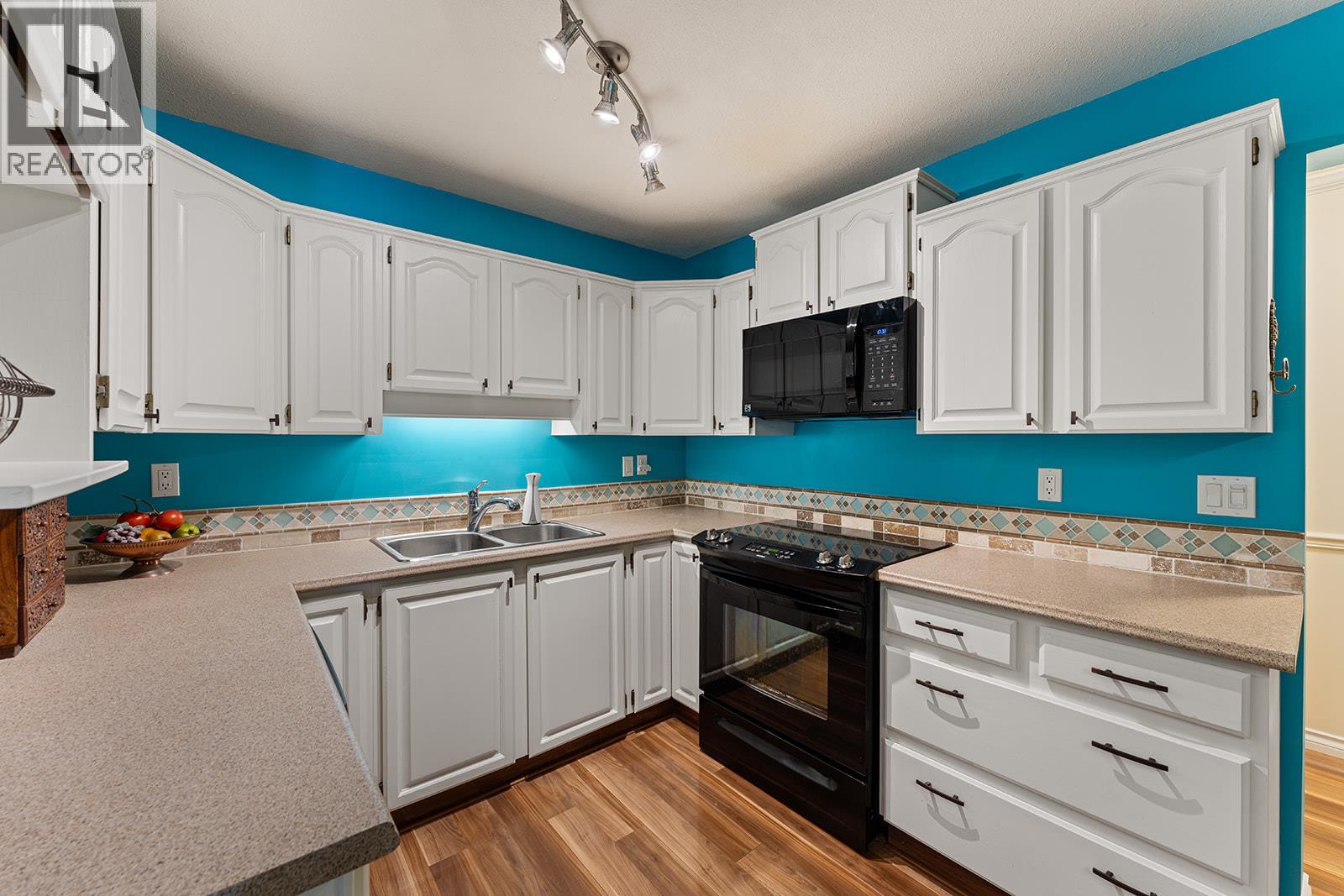 1534 LAWRENCE Avenue Unit# 304