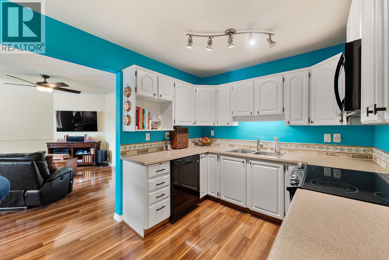 1534 LAWRENCE Avenue Unit# 304