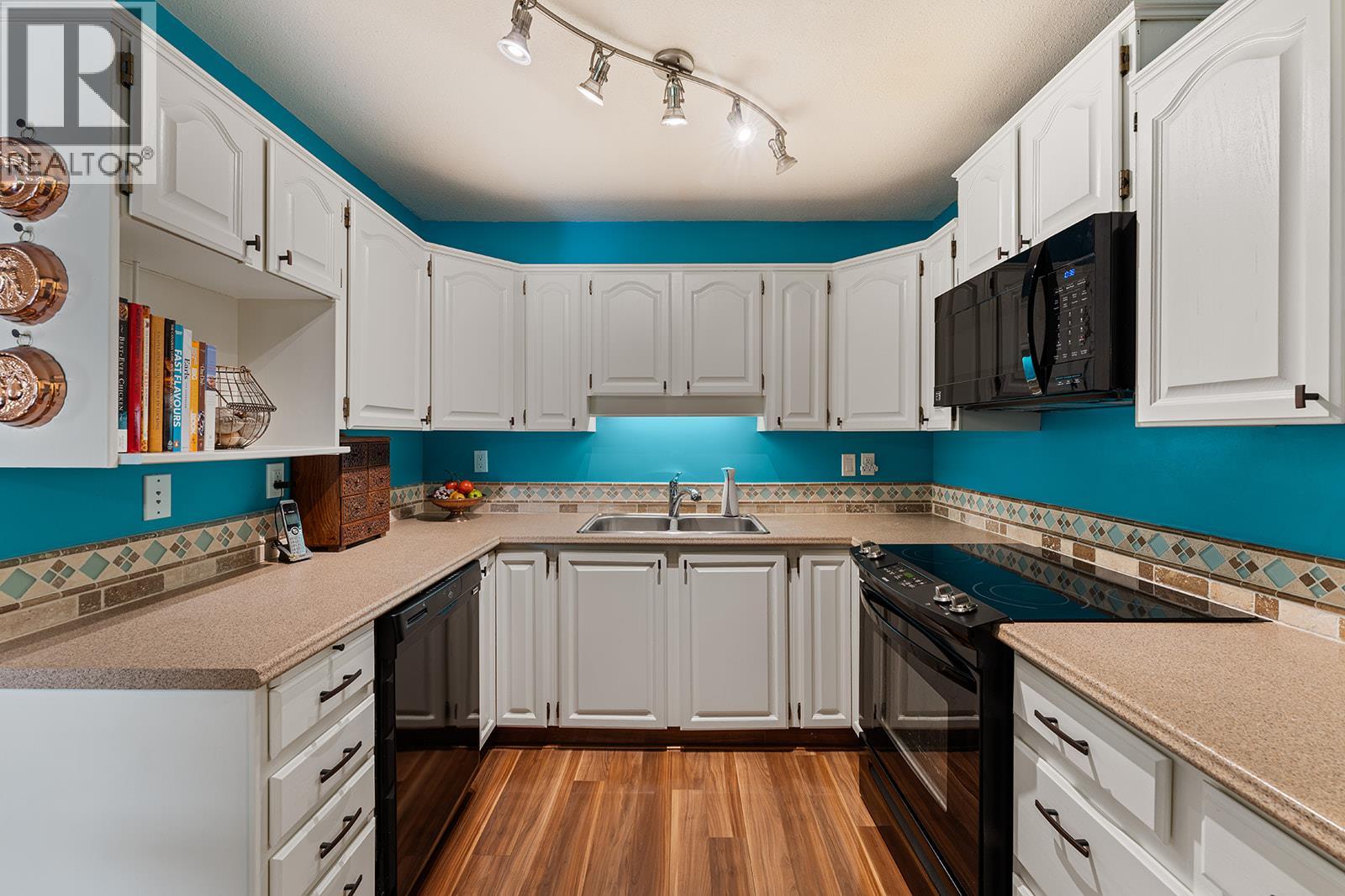 1534 LAWRENCE Avenue Unit# 304