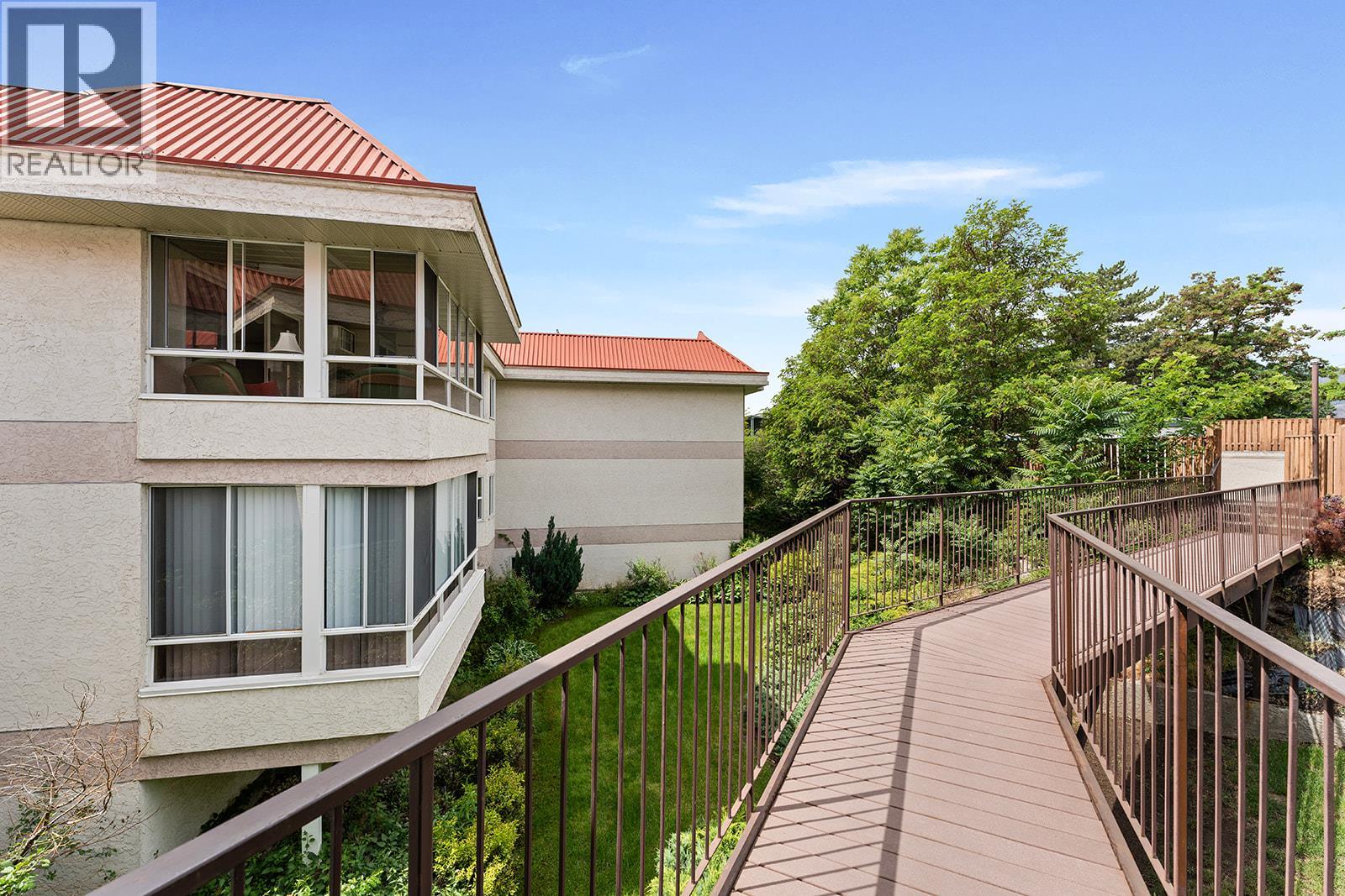 1534 LAWRENCE Avenue Unit# 304