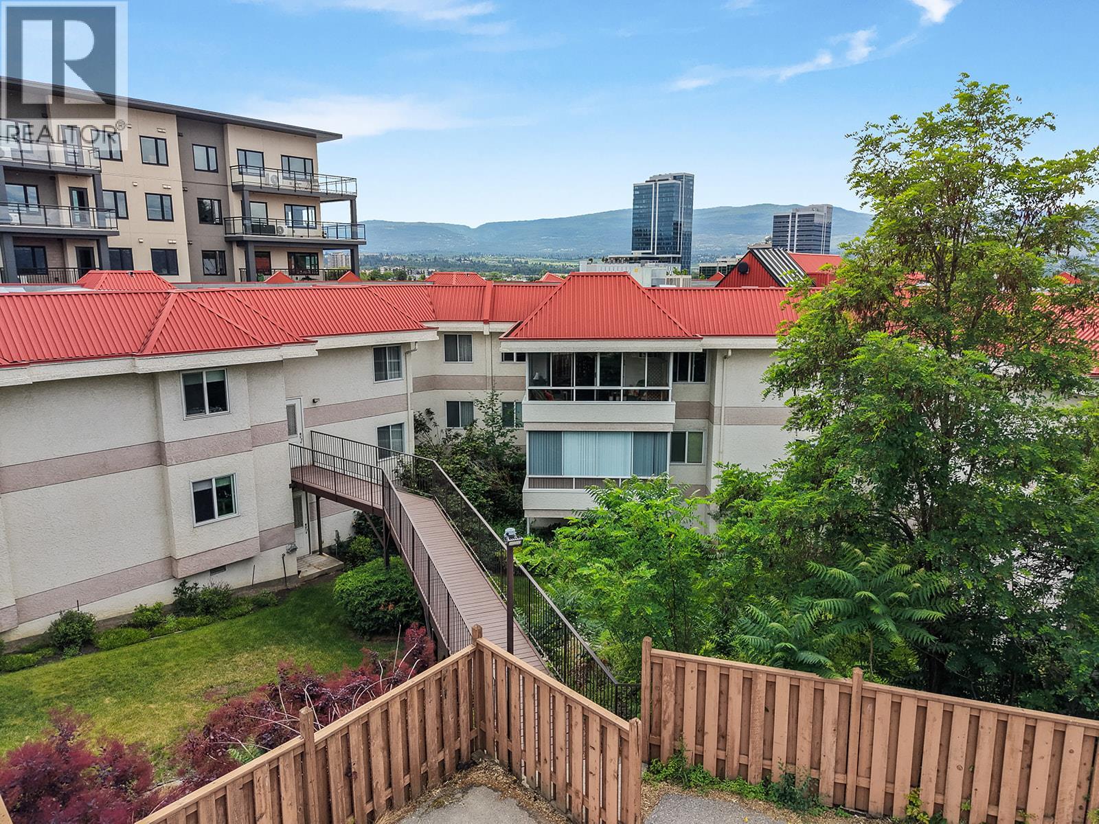1534 LAWRENCE Avenue Unit# 304
