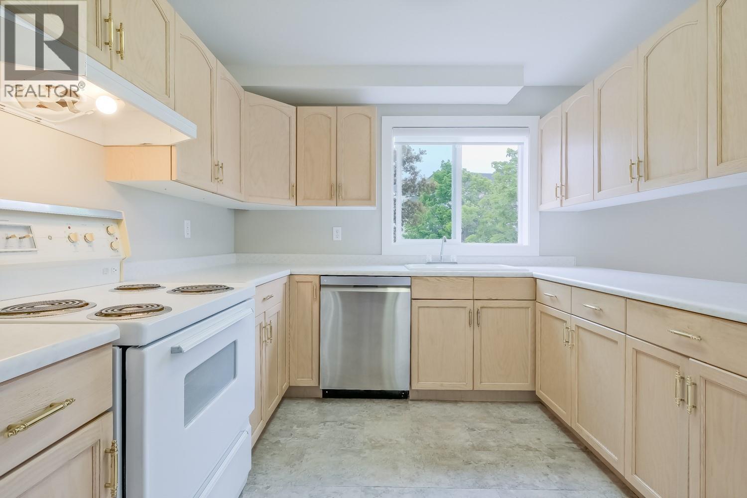 3160 Casorso Road Unit# 201