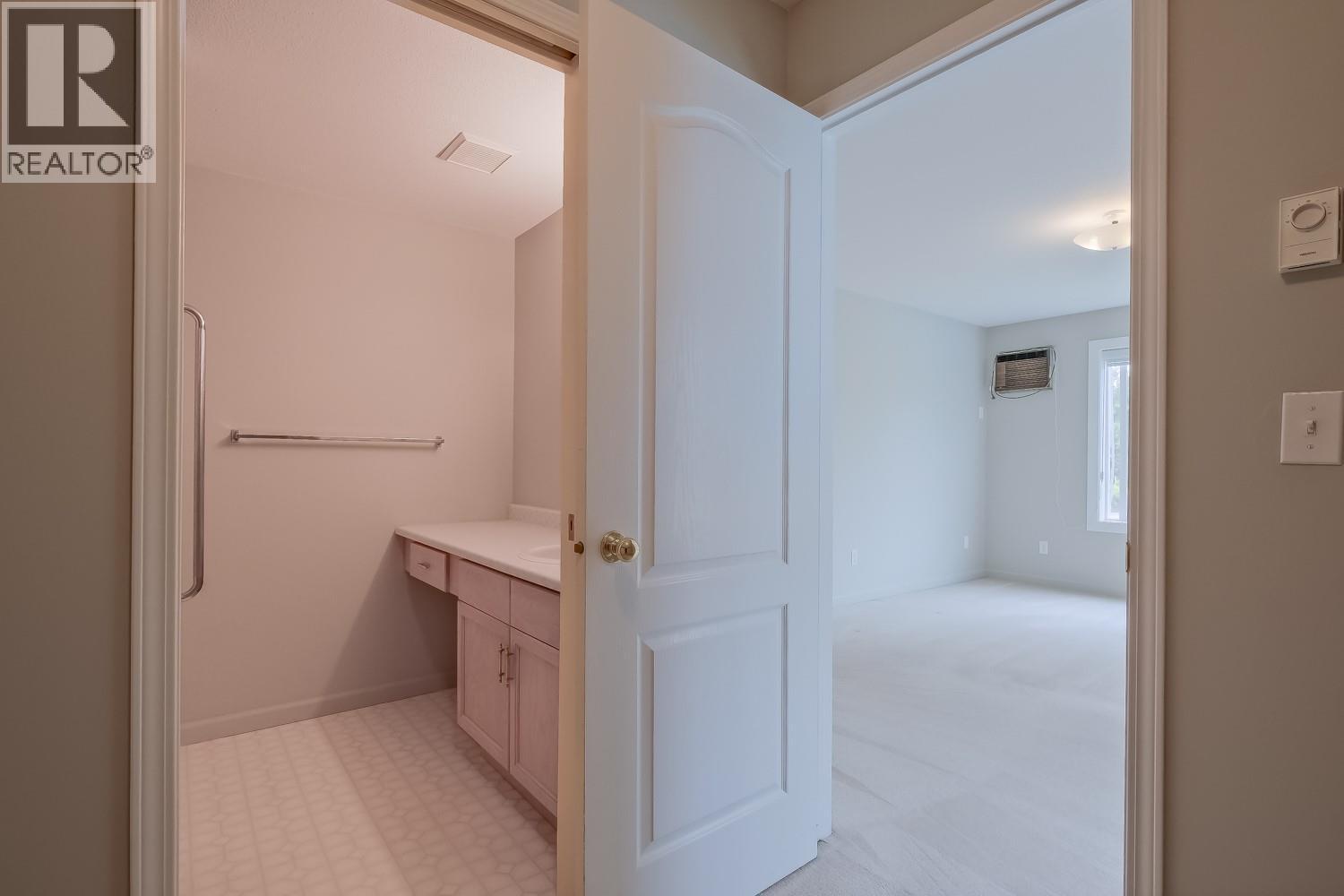 3160 Casorso Road Unit# 201