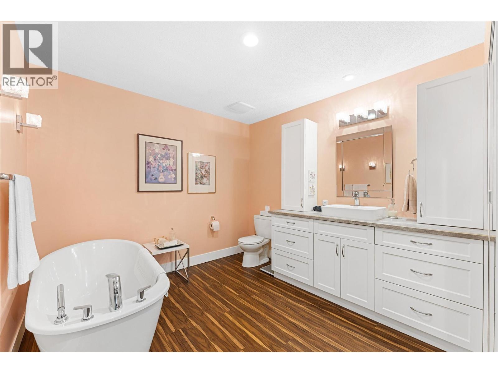 539 Sutherland Avenue Unit# 106
