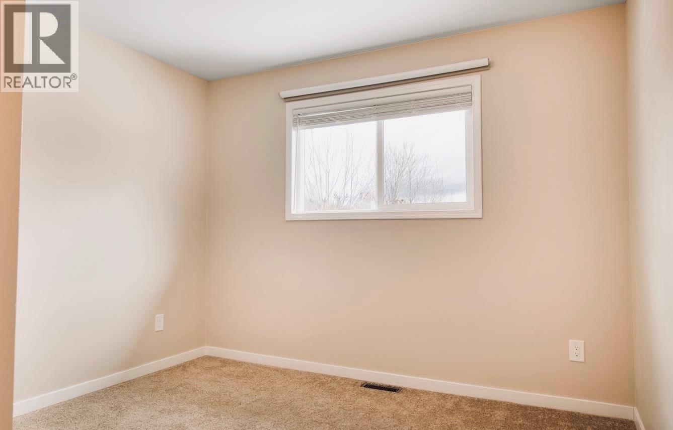 880 Tamarack Drive