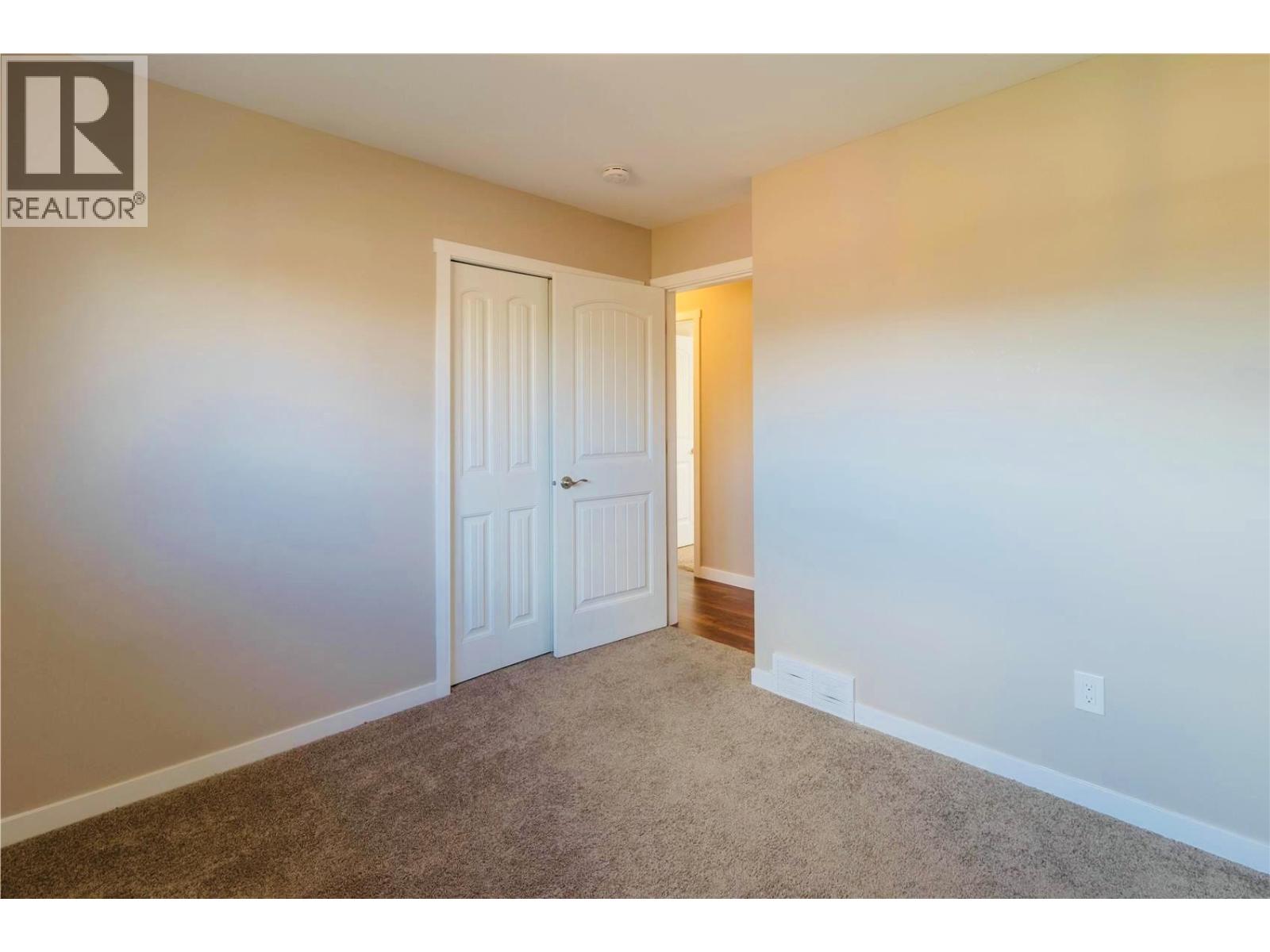 880 Tamarack Drive