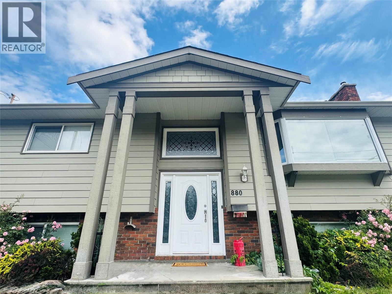 880 Tamarack Drive
