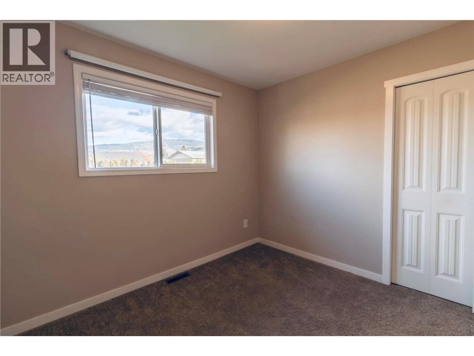 880 Tamarack Drive