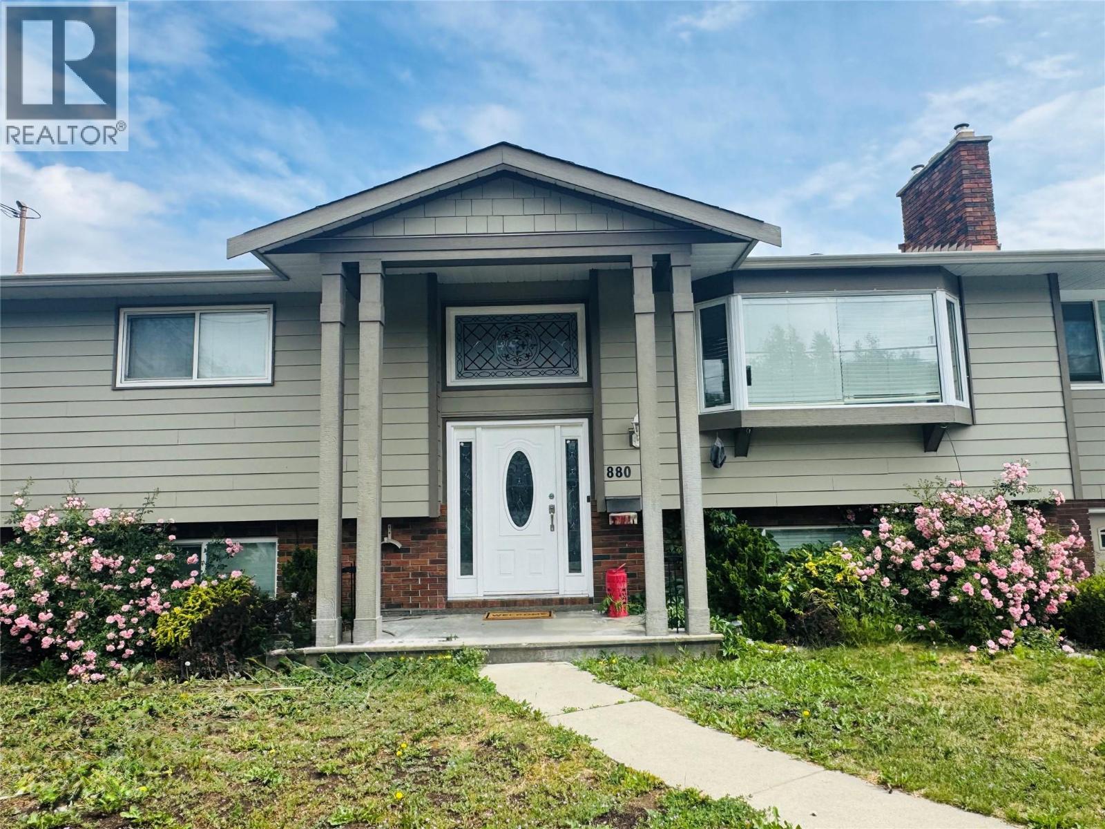 880 Tamarack Drive