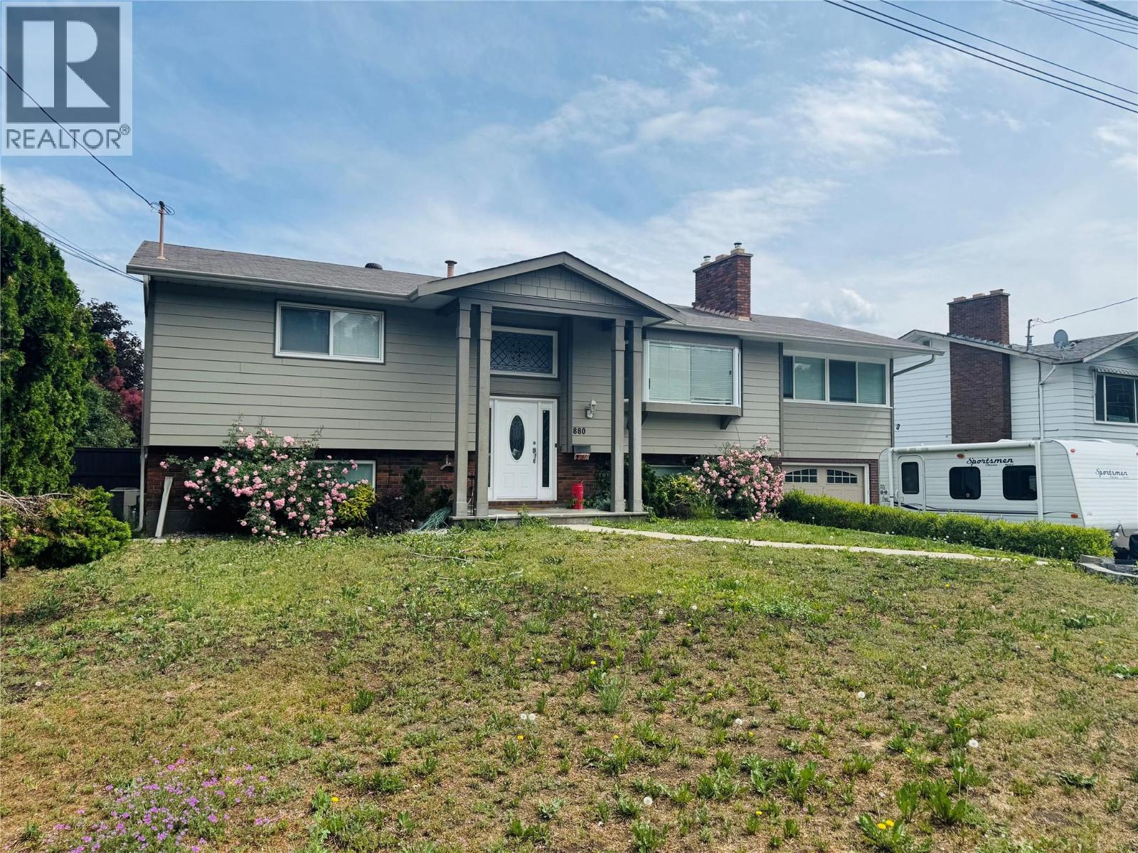 880 Tamarack Drive