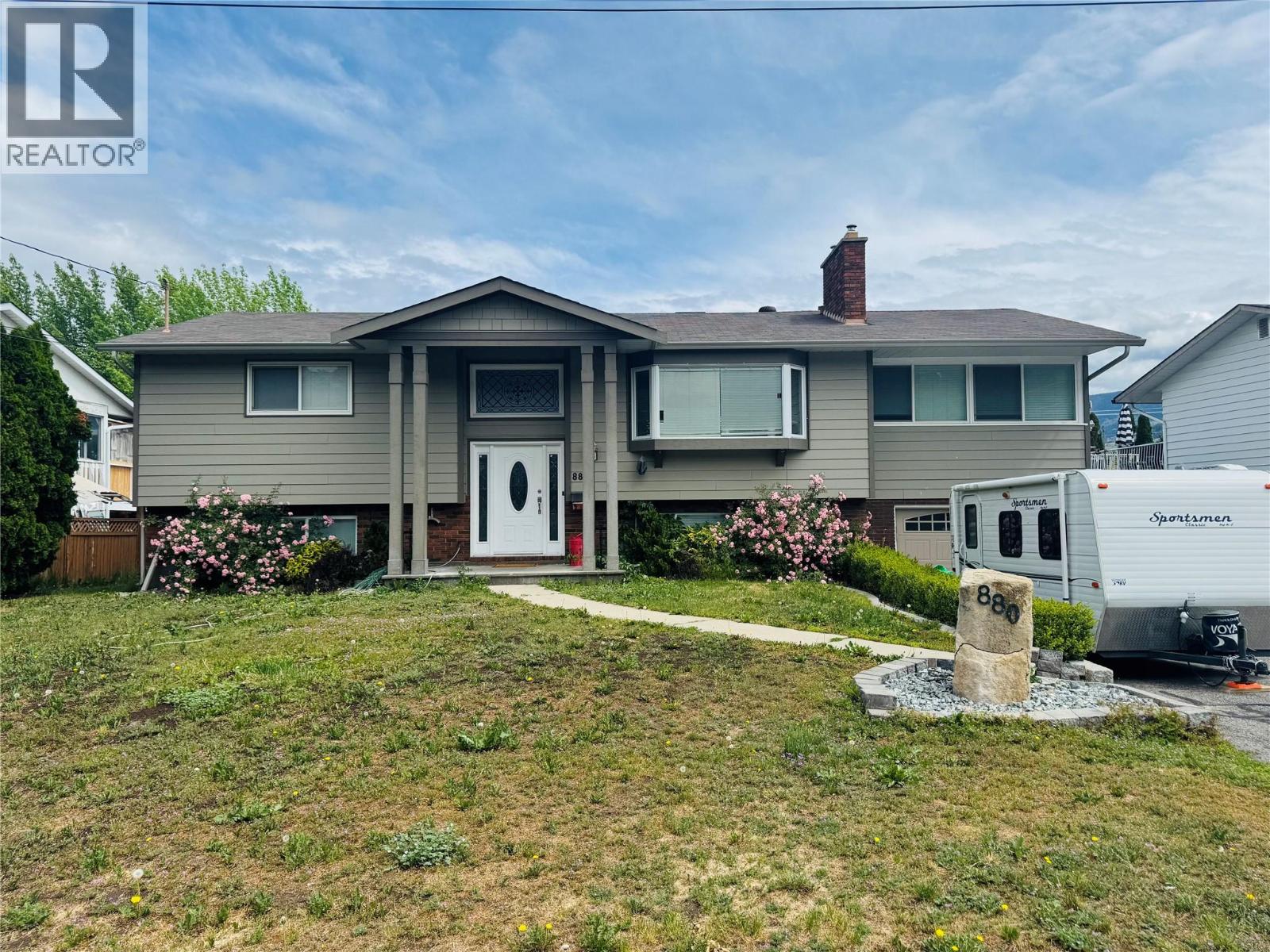 880 Tamarack Drive